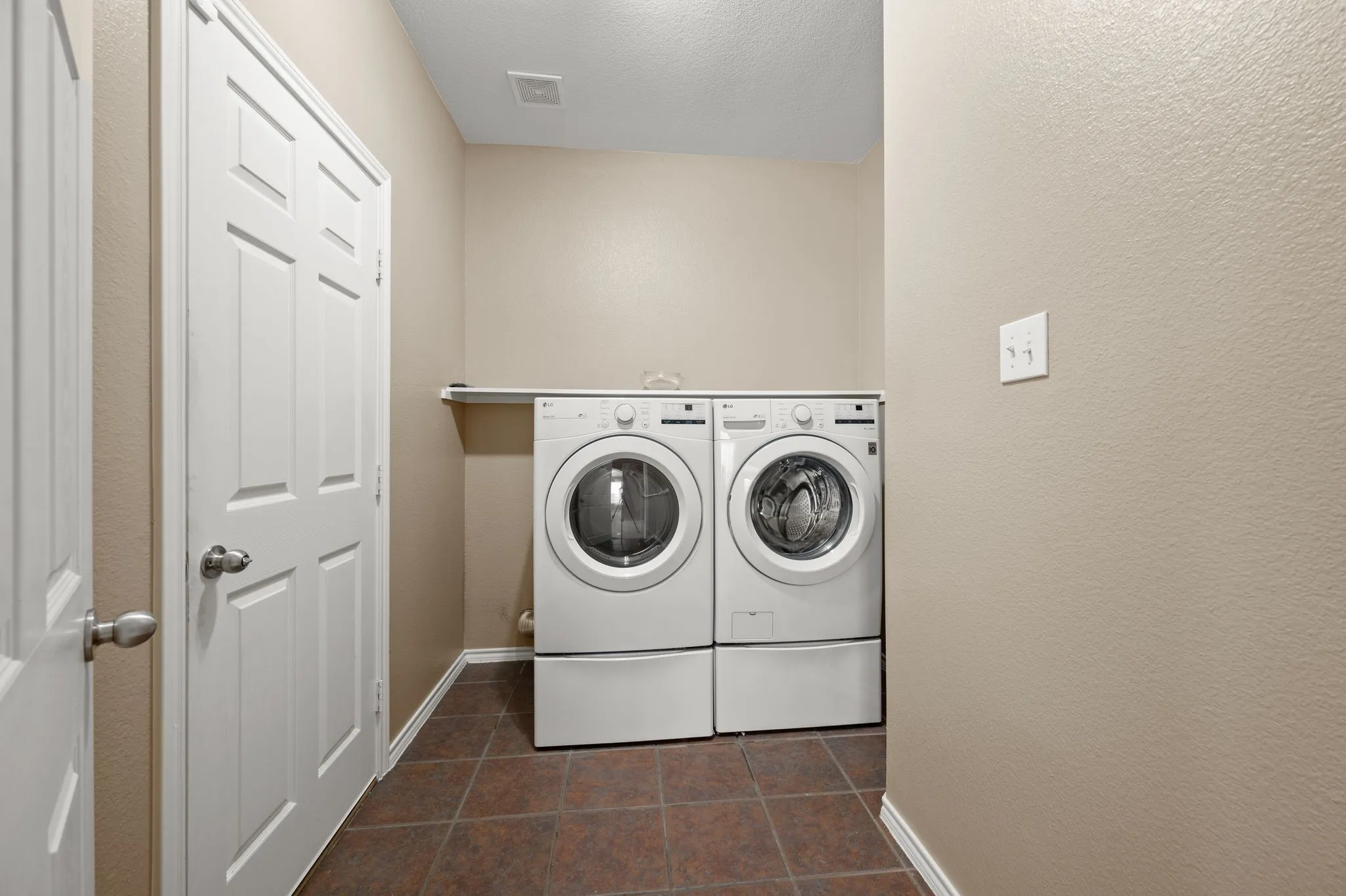 Single Family Residence For Sale in Tarrant County , 3309 Landhope Circle, Arlington, Texas 76016, 4 Bedroom, 3 Bathroom, 2 Garage spaces, 2,874 Sqft, built in 2005, mls#21253854, Real Estate Agent in Arlington, Homes For Sale in Tarrant county, Homes For Sale in Arlington, Realtor in Arlington Texas, Real Estate Brokerage Independent Realty Texas, Luminita Cordes Realtor