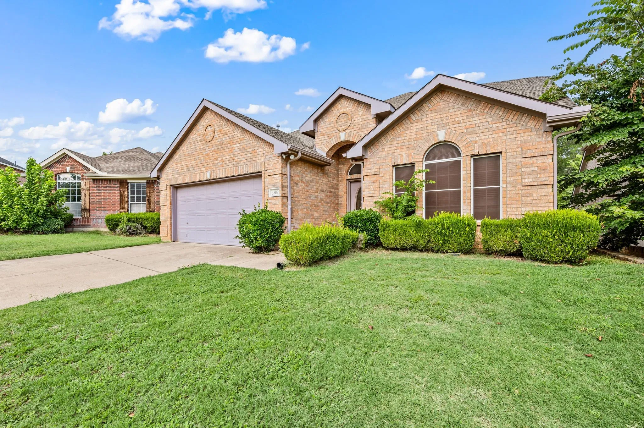 Single Family Residence For Sale in Tarrant County , 3309 Landhope Circle, Arlington, Texas 76016, 4 Bedroom, 3 Bathroom, 2 Garage spaces, 2,874 Sqft, built in 2005, mls#21253854, Real Estate Agent in Arlington, Homes For Sale in Tarrant county, Homes For Sale in Arlington, Realtor in Arlington Texas, Real Estate Brokerage Independent Realty Texas, Luminita Cordes Realtor