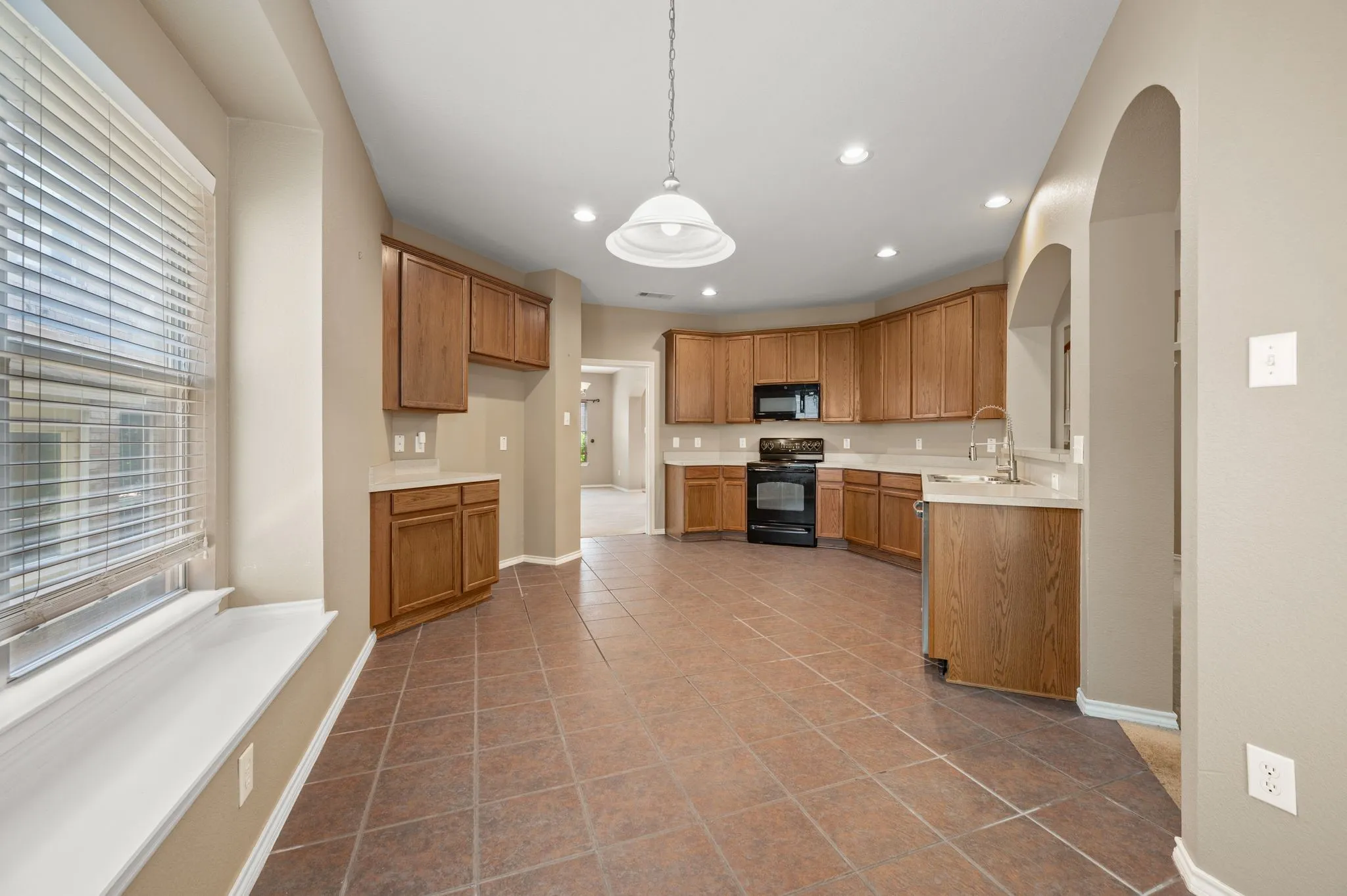 Single Family Residence For Sale in Tarrant County , 3309 Landhope Circle, Arlington, Texas 76016, 4 Bedroom, 3 Bathroom, 2 Garage spaces, 2,874 Sqft, built in 2005, mls#21253854, Real Estate Agent in Arlington, Homes For Sale in Tarrant county, Homes For Sale in Arlington, Realtor in Arlington Texas, Real Estate Brokerage Independent Realty Texas, Luminita Cordes Realtor