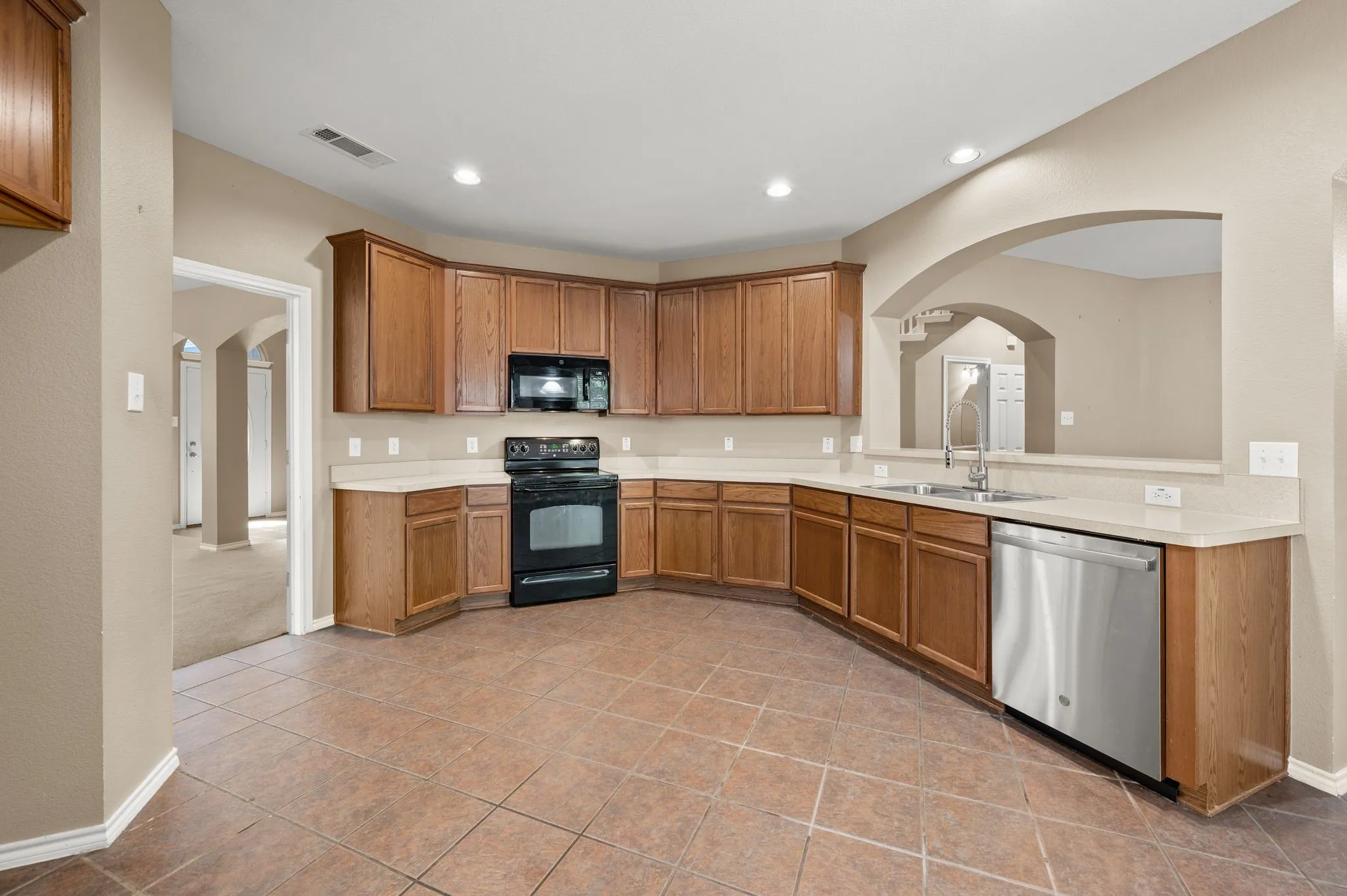 Single Family Residence For Sale in Tarrant County , 3309 Landhope Circle, Arlington, Texas 76016, 4 Bedroom, 3 Bathroom, 2 Garage spaces, 2,874 Sqft, built in 2005, mls#21253854, Real Estate Agent in Arlington, Homes For Sale in Tarrant county, Homes For Sale in Arlington, Realtor in Arlington Texas, Real Estate Brokerage Independent Realty Texas, Luminita Cordes Realtor