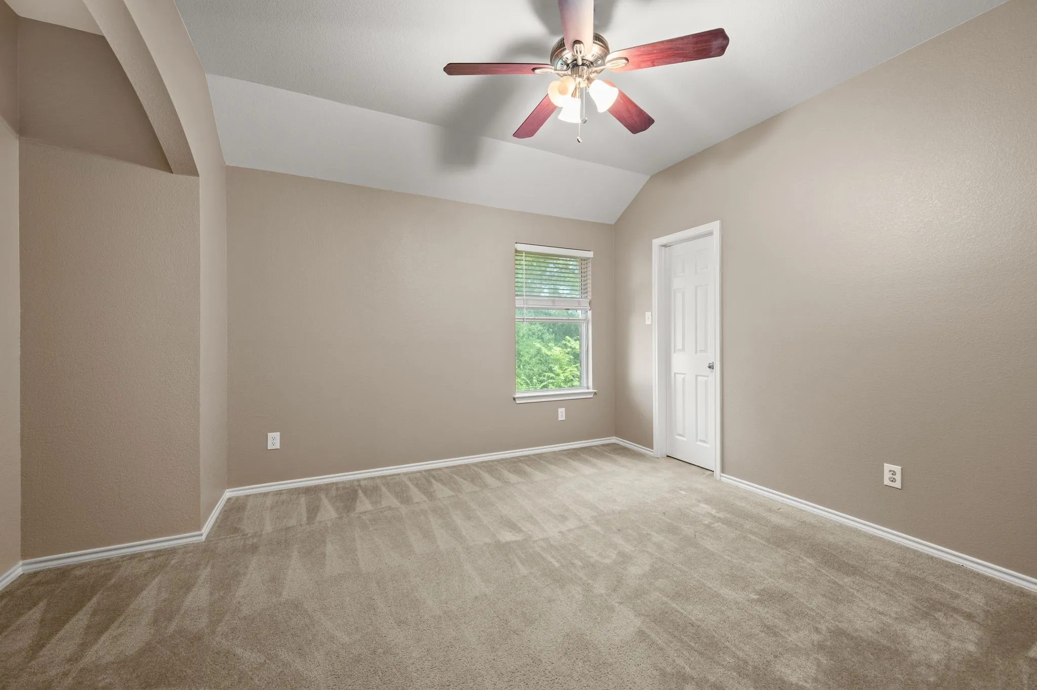 Single Family Residence For Sale in Tarrant County , 3309 Landhope Circle, Arlington, Texas 76016, 4 Bedroom, 3 Bathroom, 2 Garage spaces, 2,874 Sqft, built in 2005, mls#21253854, Real Estate Agent in Arlington, Homes For Sale in Tarrant county, Homes For Sale in Arlington, Realtor in Arlington Texas, Real Estate Brokerage Independent Realty Texas, Luminita Cordes Realtor