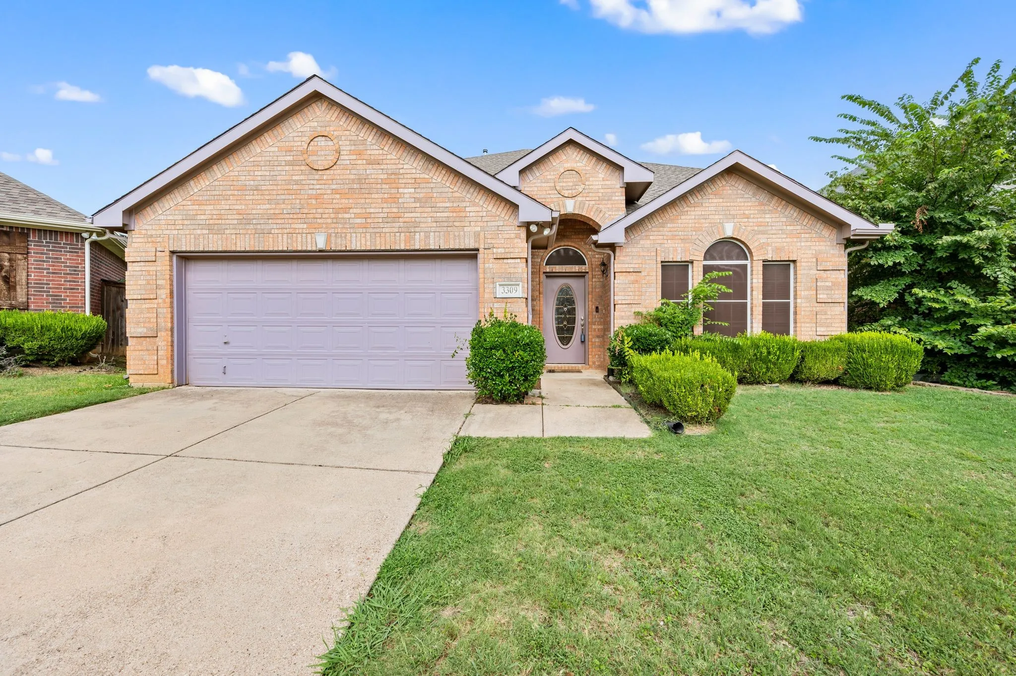 Single Family Residence For Sale in Tarrant County , 3309 Landhope Circle, Arlington, Texas 76016, 4 Bedroom, 3 Bathroom, 2 Garage spaces, 2,874 Sqft, built in 2005, mls#21253854, Real Estate Agent in Arlington, Homes For Sale in Tarrant county, Homes For Sale in Arlington, Realtor in Arlington Texas, Real Estate Brokerage Independent Realty Texas, Luminita Cordes Realtor