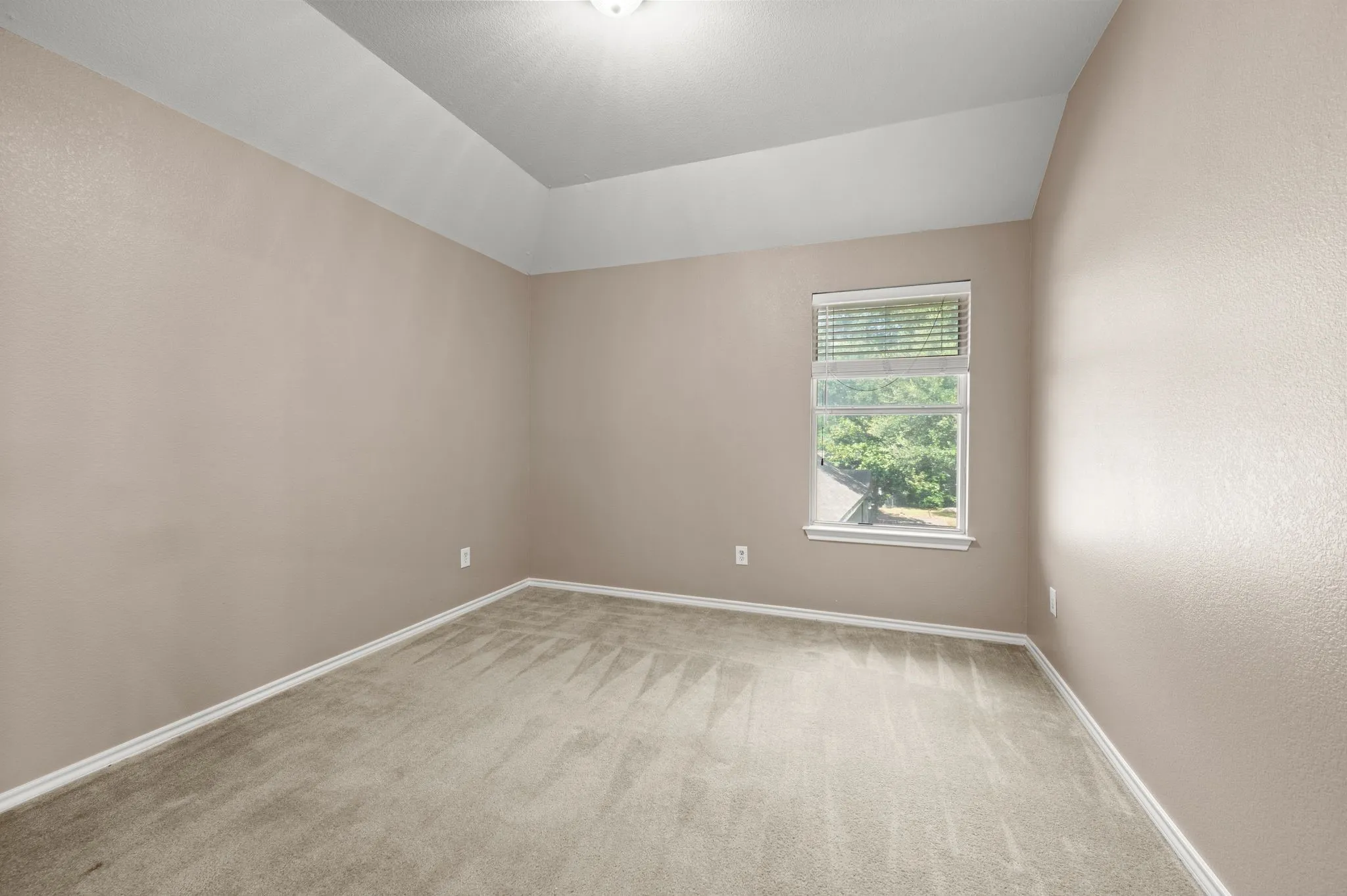Single Family Residence For Sale in Tarrant County , 3309 Landhope Circle, Arlington, Texas 76016, 4 Bedroom, 3 Bathroom, 2 Garage spaces, 2,874 Sqft, built in 2005, mls#21253854, Real Estate Agent in Arlington, Homes For Sale in Tarrant county, Homes For Sale in Arlington, Realtor in Arlington Texas, Real Estate Brokerage Independent Realty Texas, Luminita Cordes Realtor