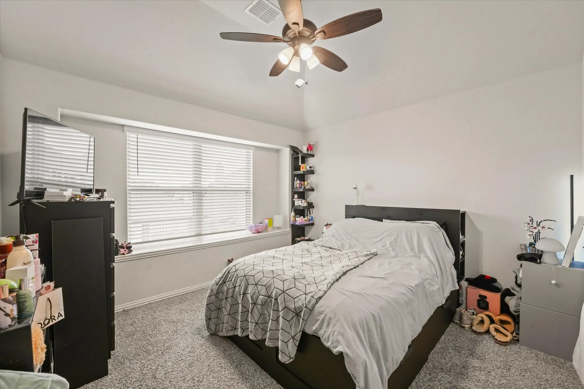 Single Family Residence For Sale in Denton County , 512 Navo Road, Little Elm, Texas 75068, 4 Bedroom, 3 Bathroom, 2 Garage spaces, 2,756 Sqft, built in 2022, mls#21254022, Real Estate Agent in Little Elm, Homes For Sale in Denton county, Homes For Sale in Little Elm, Realtor in Little Elm Texas, Real Estate Brokerage Independent Realty Texas, Luminita Cordes Realtor