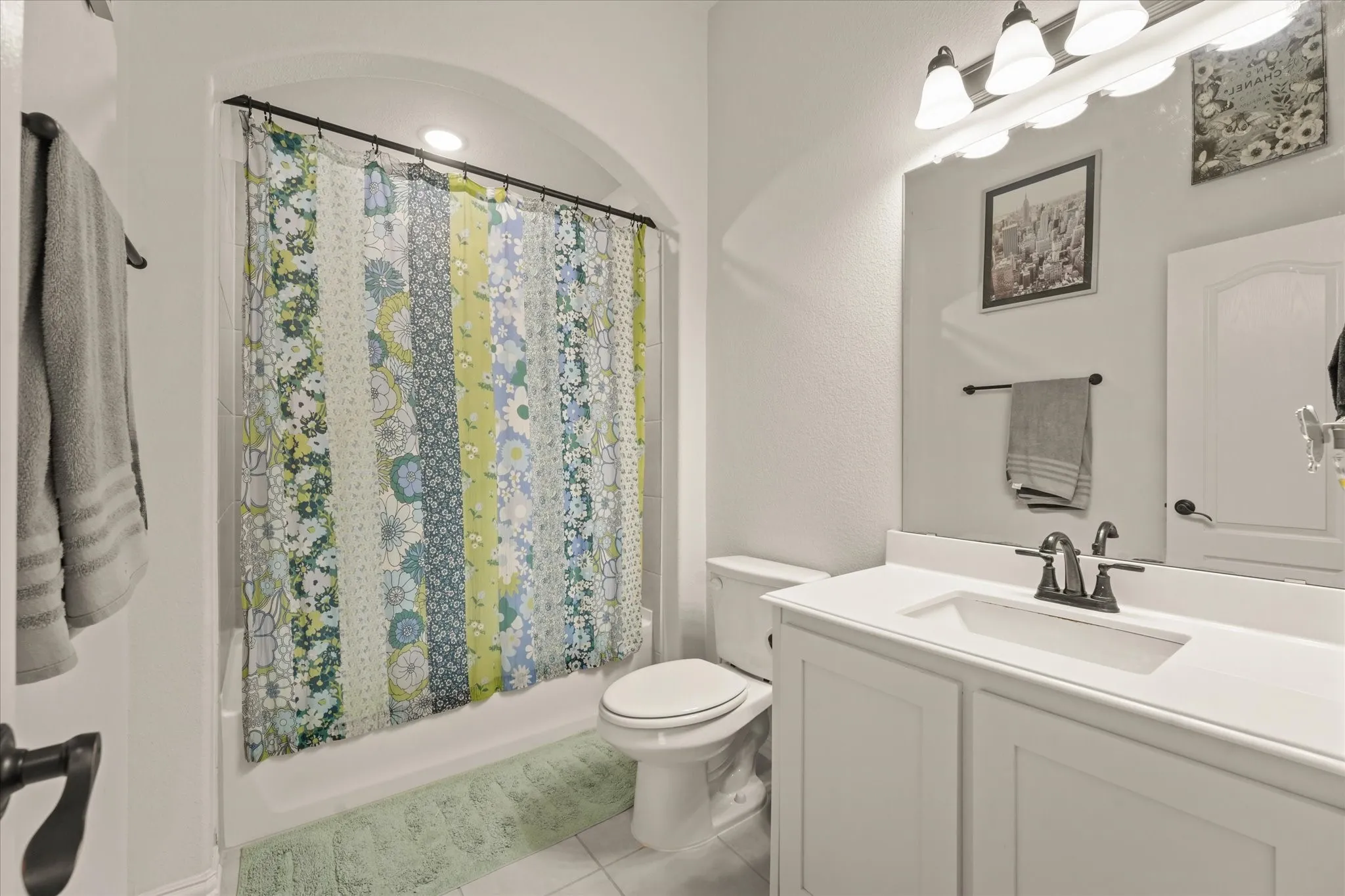 Single Family Residence For Sale in Denton County , 512 Navo Road, Little Elm, Texas 75068, 4 Bedroom, 3 Bathroom, 2 Garage spaces, 2,756 Sqft, built in 2022, mls#21254022, Real Estate Agent in Little Elm, Homes For Sale in Denton county, Homes For Sale in Little Elm, Realtor in Little Elm Texas, Real Estate Brokerage Independent Realty Texas, Luminita Cordes Realtor