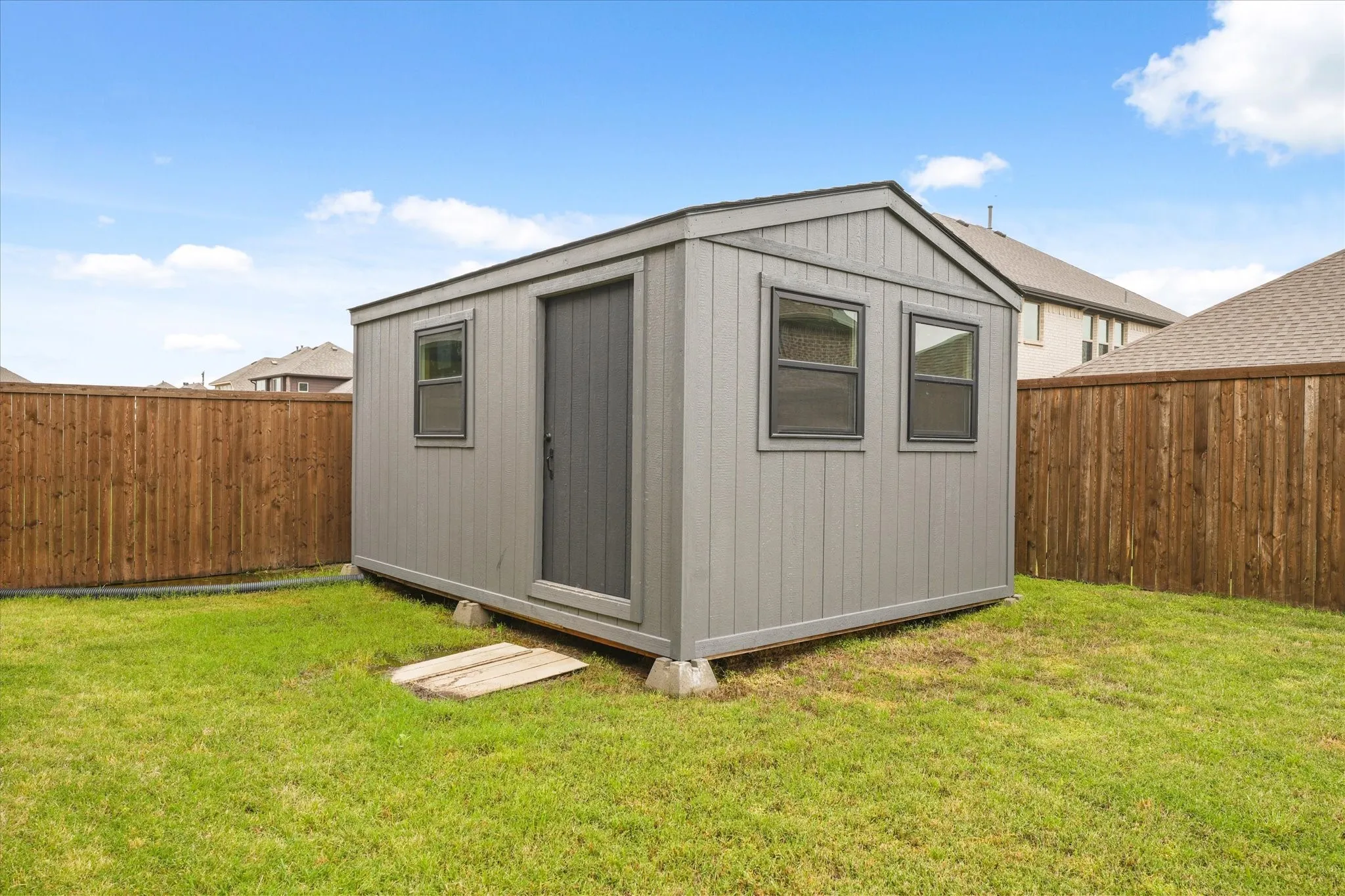 Single Family Residence For Sale in Denton County , 512 Navo Road, Little Elm, Texas 75068, 4 Bedroom, 3 Bathroom, 2 Garage spaces, 2,756 Sqft, built in 2022, mls#21254022, Real Estate Agent in Little Elm, Homes For Sale in Denton county, Homes For Sale in Little Elm, Realtor in Little Elm Texas, Real Estate Brokerage Independent Realty Texas, Luminita Cordes Realtor