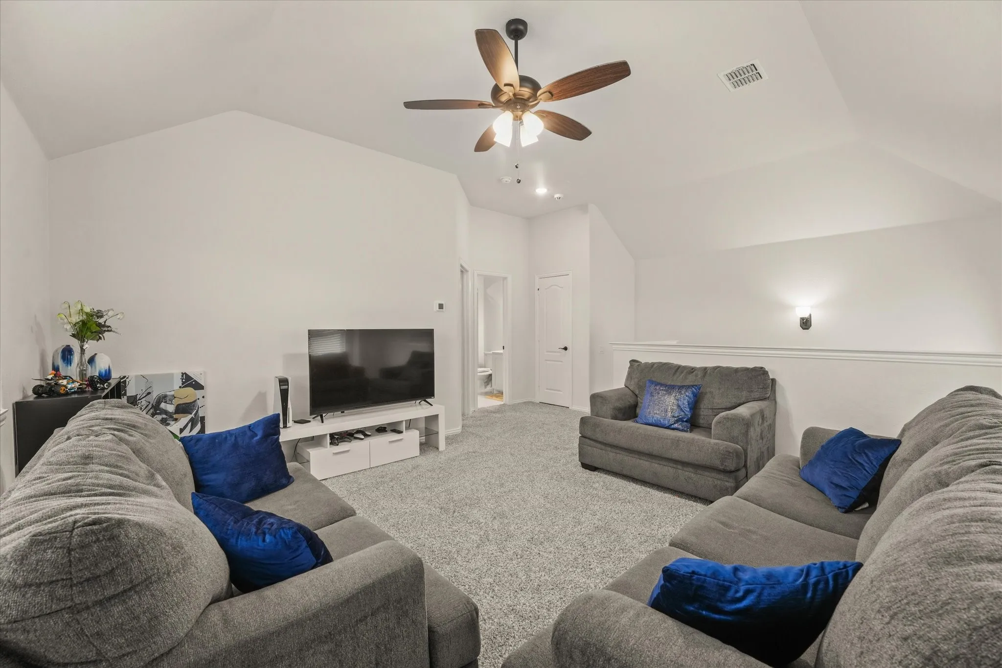 Single Family Residence For Sale in Denton County , 512 Navo Road, Little Elm, Texas 75068, 4 Bedroom, 3 Bathroom, 2 Garage spaces, 2,756 Sqft, built in 2022, mls#21254022, Real Estate Agent in Little Elm, Homes For Sale in Denton county, Homes For Sale in Little Elm, Realtor in Little Elm Texas, Real Estate Brokerage Independent Realty Texas, Luminita Cordes Realtor