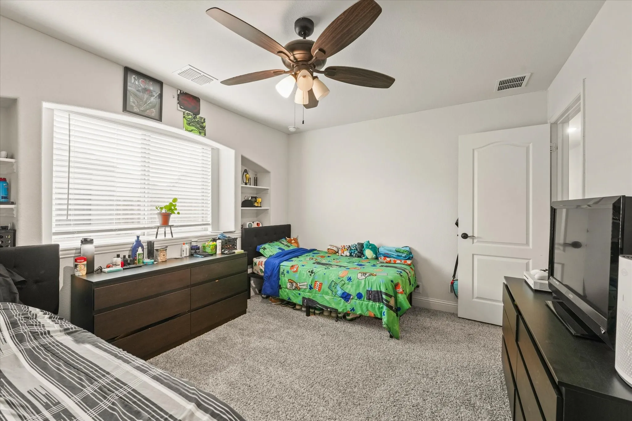 Single Family Residence For Sale in Denton County , 512 Navo Road, Little Elm, Texas 75068, 4 Bedroom, 3 Bathroom, 2 Garage spaces, 2,756 Sqft, built in 2022, mls#21254022, Real Estate Agent in Little Elm, Homes For Sale in Denton county, Homes For Sale in Little Elm, Realtor in Little Elm Texas, Real Estate Brokerage Independent Realty Texas, Luminita Cordes Realtor