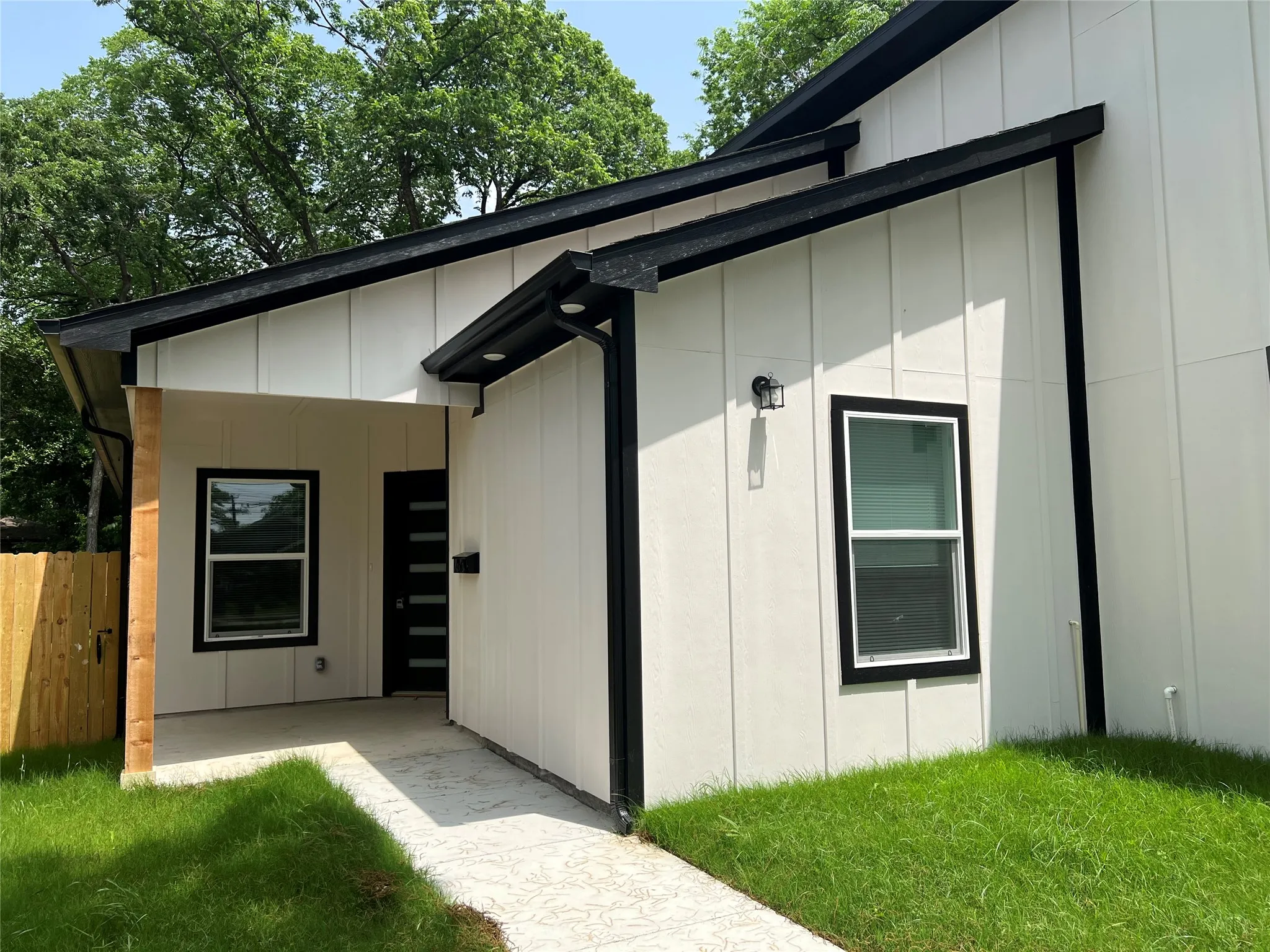 Single Family Residence For Sale in Dallas County , 2811 Silkwood Street, Dallas, Texas 75215, 4 Bedroom, 2 Bathroom, 2 Garage spaces, 2,173 Sqft, built in 2026, New Construction - Complete, mls#21253500, Real Estate Agent in Dallas, Homes For Sale in Dallas county, Homes For Sale in Dallas, Realtor in Dallas Texas, Real Estate Brokerage Independent Realty Texas, Luminita Cordes Realtor