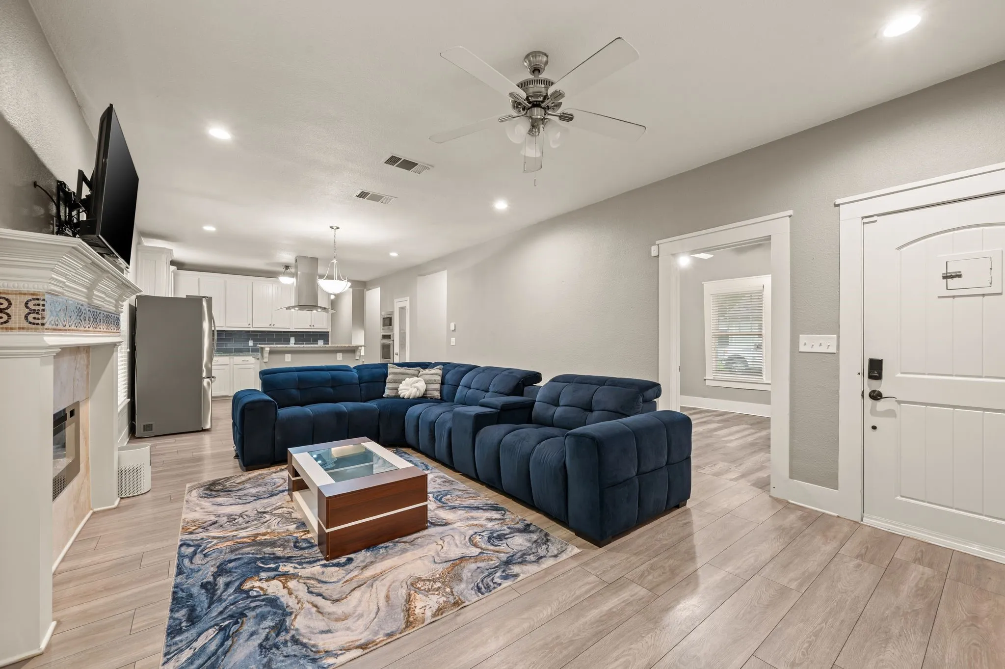 Single Family Residence For Sale in Cooke County , 800 N Clements Street, Gainesville, Texas 76240, 3 Bedroom, 2 Bathroom, 2 Garage spaces, 1,322 Sqft, built in 1940, Preowned, mls#21254073, Real Estate Agent in Gainesville, Homes For Sale in Cooke county, Homes For Sale in Gainesville, Realtor in Gainesville Texas, Real Estate Brokerage Independent Realty Texas, Luminita Cordes Realtor