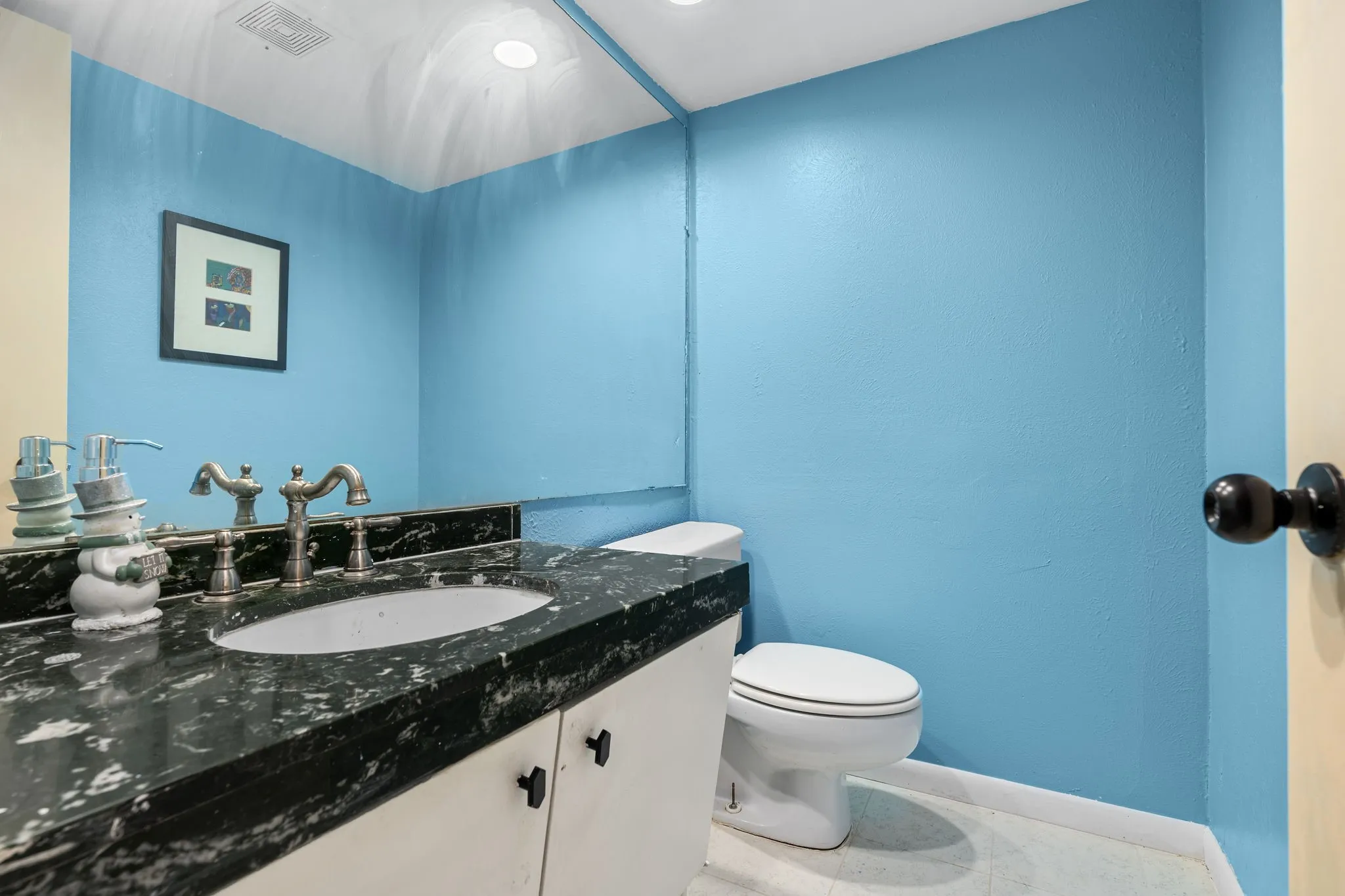 Townhouse For Sale in Dallas County , 1802 Navajo Place 1802, Irving, Texas 75061, 3 Bedroom, 3 Bathroom, 2 Garage spaces, 1,557 Sqft, built in 1966, mls#21247977, Real Estate Agent in Irving, Homes For Sale in Dallas county, Homes For Sale in Irving, Realtor in Irving Texas, Real Estate Brokerage Independent Realty Texas, Luminita Cordes Realtor