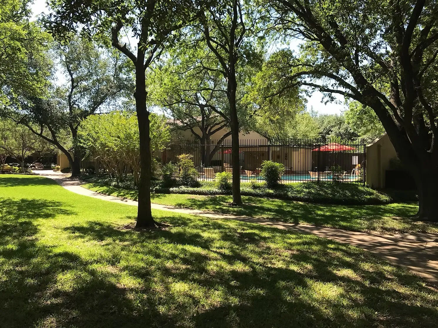 Townhouse For Sale in Dallas County , 1802 Navajo Place 1802, Irving, Texas 75061, 3 Bedroom, 3 Bathroom, 2 Garage spaces, 1,557 Sqft, built in 1966, mls#21247977, Real Estate Agent in Irving, Homes For Sale in Dallas county, Homes For Sale in Irving, Realtor in Irving Texas, Real Estate Brokerage Independent Realty Texas, Luminita Cordes Realtor