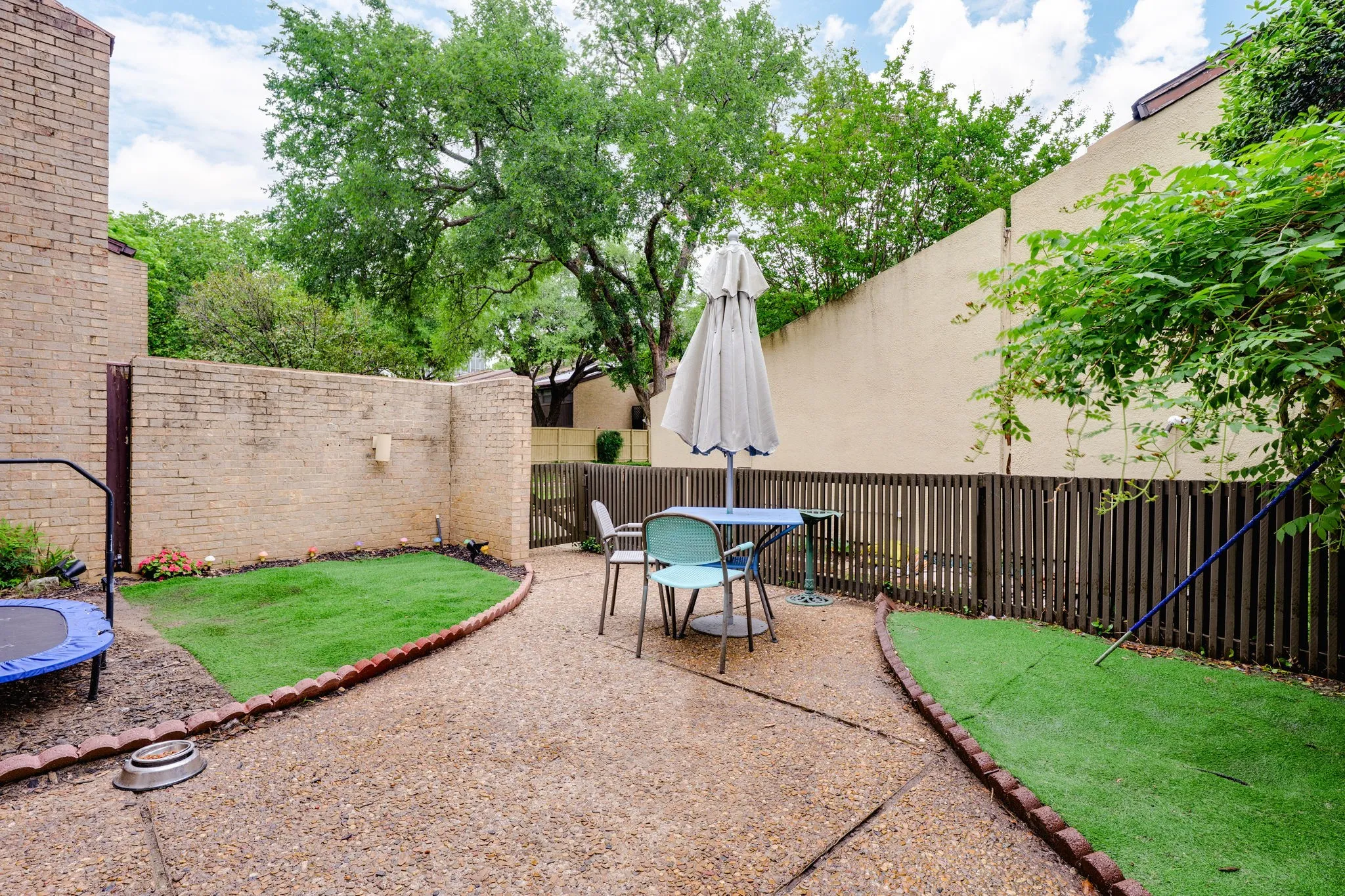 Townhouse For Sale in Dallas County , 1802 Navajo Place 1802, Irving, Texas 75061, 3 Bedroom, 3 Bathroom, 2 Garage spaces, 1,557 Sqft, built in 1966, mls#21247977, Real Estate Agent in Irving, Homes For Sale in Dallas county, Homes For Sale in Irving, Realtor in Irving Texas, Real Estate Brokerage Independent Realty Texas, Luminita Cordes Realtor