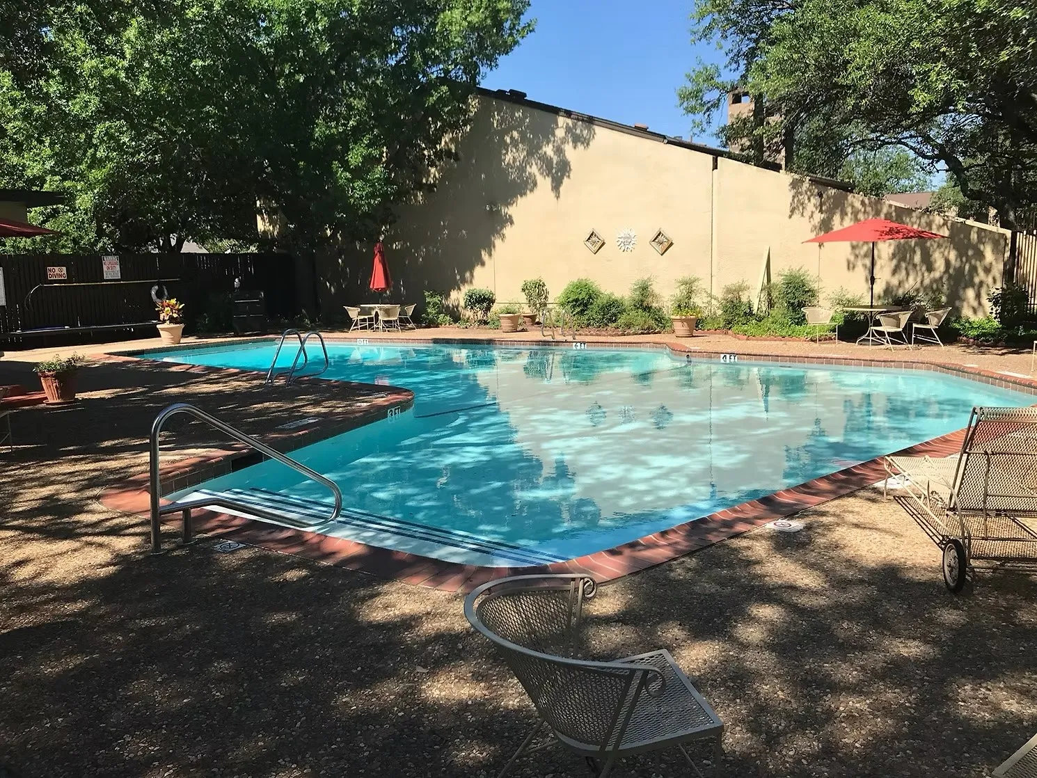 Townhouse For Sale in Dallas County , 1802 Navajo Place 1802, Irving, Texas 75061, 3 Bedroom, 3 Bathroom, 2 Garage spaces, 1,557 Sqft, built in 1966, mls#21247977, Real Estate Agent in Irving, Homes For Sale in Dallas county, Homes For Sale in Irving, Realtor in Irving Texas, Real Estate Brokerage Independent Realty Texas, Luminita Cordes Realtor