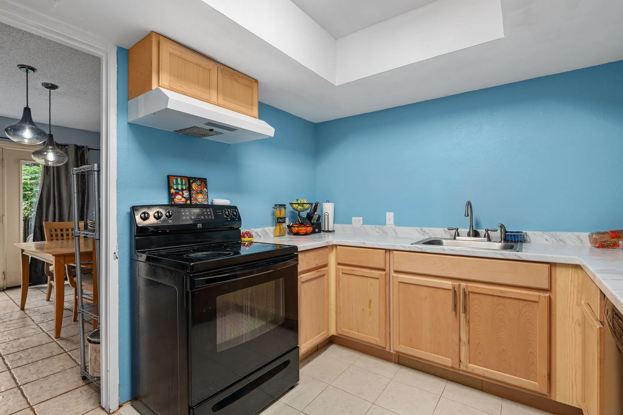 Townhouse For Sale in Dallas County , 1802 Navajo Place 1802, Irving, Texas 75061, 3 Bedroom, 3 Bathroom, 2 Garage spaces, 1,557 Sqft, built in 1966, mls#21247977, Real Estate Agent in Irving, Homes For Sale in Dallas county, Homes For Sale in Irving, Realtor in Irving Texas, Real Estate Brokerage Independent Realty Texas, Luminita Cordes Realtor
