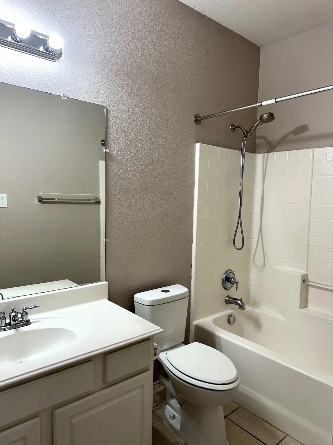 Single Family Residence For Rent in Collin County , 5733 Pebble Ridge Drive, Mc Kinney, Texas 75070, 3 Bedroom, 2 Bathroom, 2 Garage spaces, 1,900 Sqft, built in 2007, mls#21253219, Real Estate Agent in Mc Kinney, Homes For Rent in Collin county, Homes For Rent in Mc Kinney, Realtor in Mc Kinney Texas, Real Estate Brokerage Independent Realty Texas, Luminita Cordes Realtor