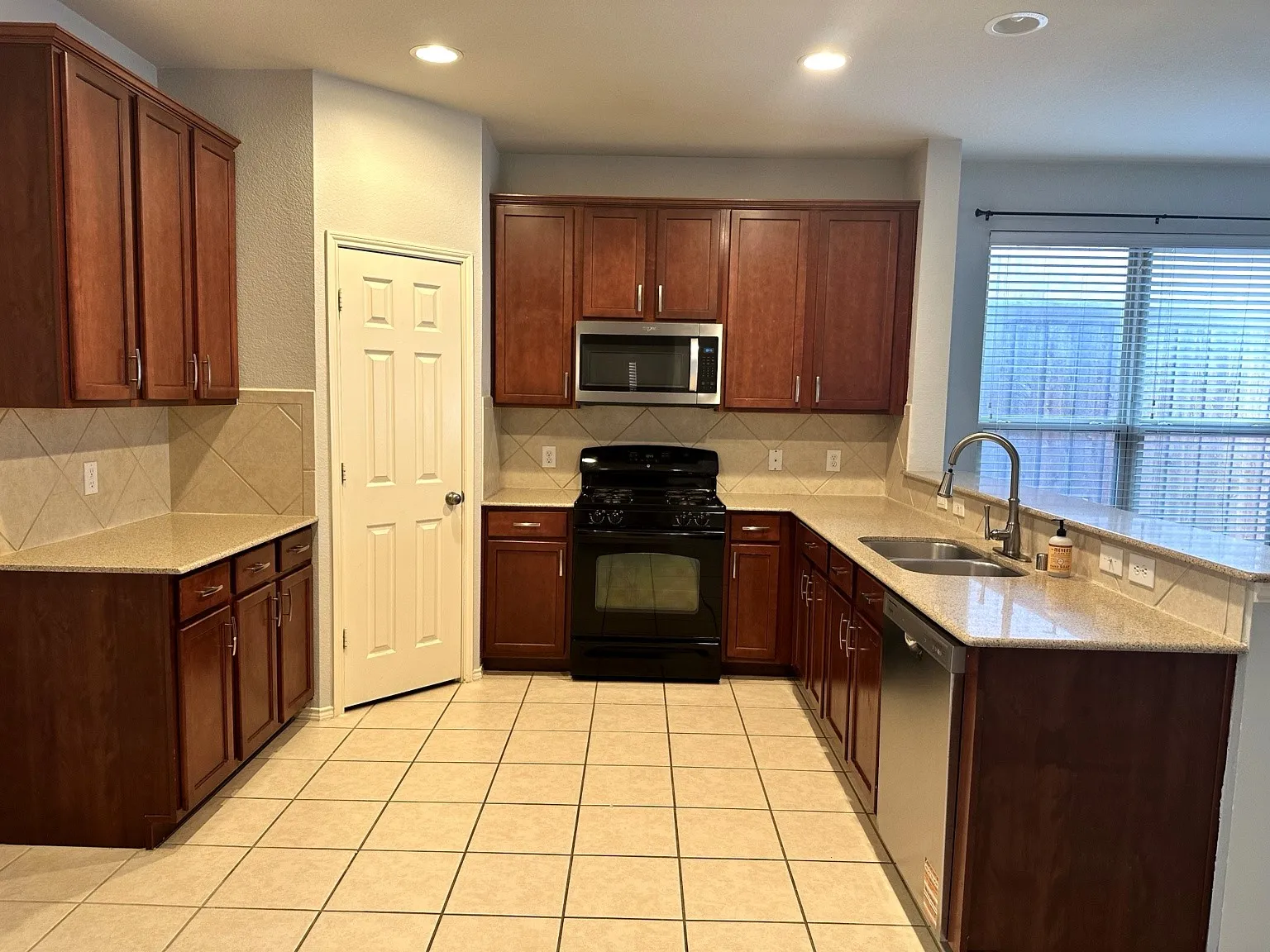 Single Family Residence For Rent in Collin County , 5733 Pebble Ridge Drive, Mc Kinney, Texas 75070, 3 Bedroom, 2 Bathroom, 2 Garage spaces, 1,900 Sqft, built in 2007, mls#21253219, Real Estate Agent in Mc Kinney, Homes For Rent in Collin county, Homes For Rent in Mc Kinney, Realtor in Mc Kinney Texas, Real Estate Brokerage Independent Realty Texas, Luminita Cordes Realtor