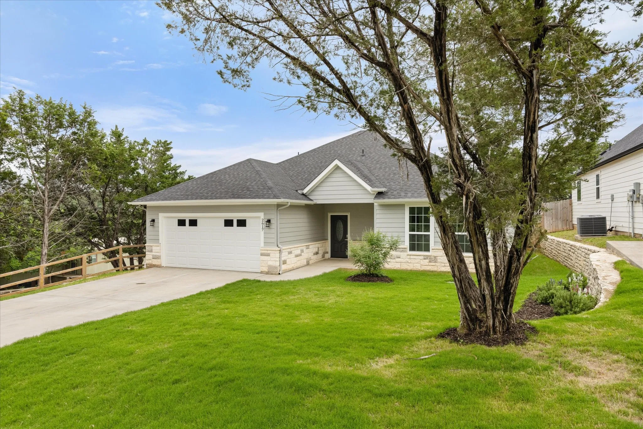 Single Family Residence For Sale in Hood County , 2617 Creek Drive, Granbury, Texas 76048, 3 Bedroom, 2 Bathroom, 2 Garage spaces, 1,671 Sqft, built in 2023, Preowned, mls#21244662, Real Estate Agent in Granbury, Homes For Sale in Hood county, Homes For Sale in Granbury, Realtor in Granbury Texas, Real Estate Brokerage Independent Realty Texas, Luminita Cordes Realtor