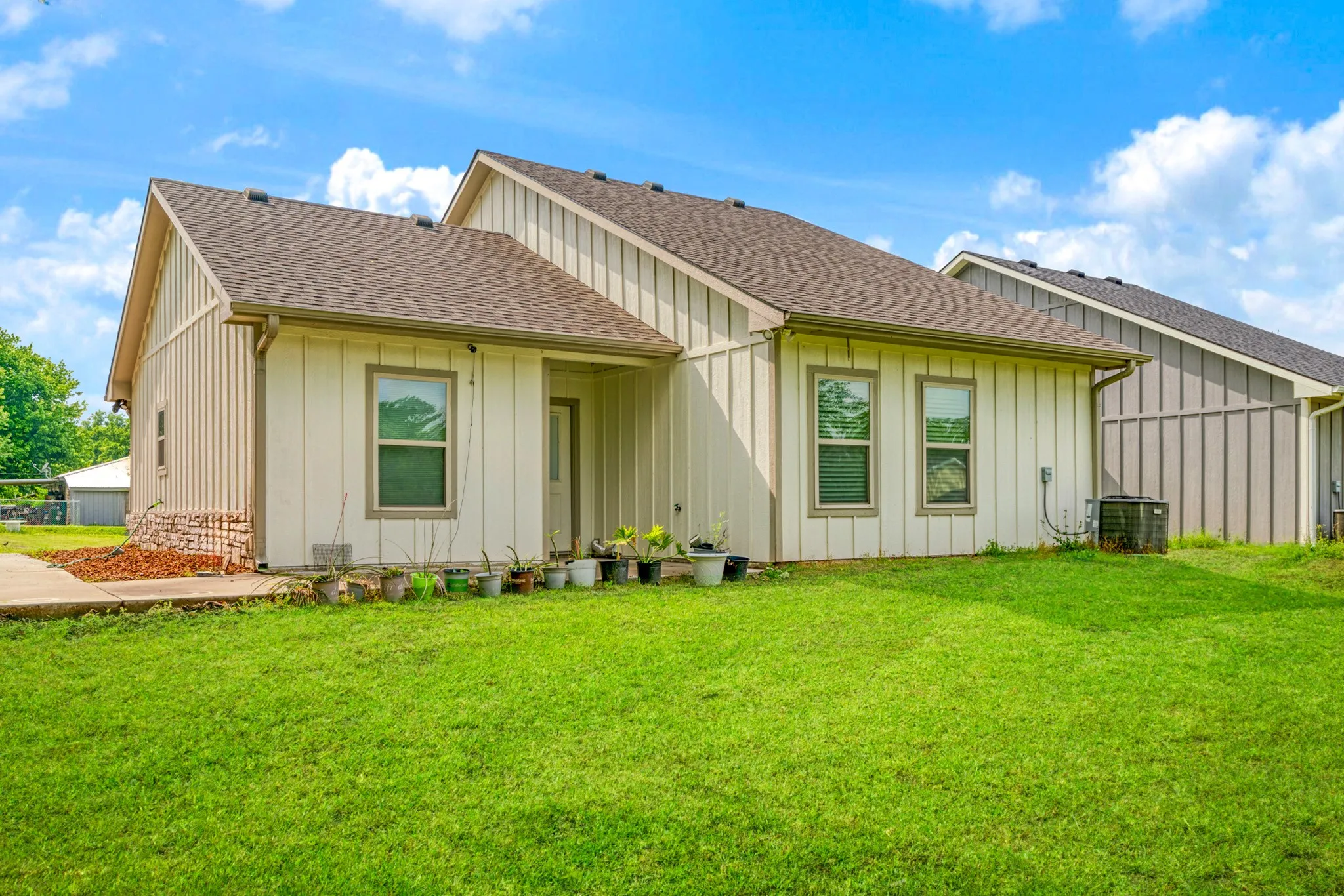 Single Family Residence For Sale in Lamar County , 675 High Street, Blossom, Texas 75416, 3 Bedrooms, 2 Bathrooms, Garage spaces, 1,191 Sqft, built in 2022, Price $217,000, mls#21254084, Real Estate Agent in Blossom, Homes For Sale in Lamar county, Homes For Sale in Blossom, Realtor in Blossom Texas, Real Estate Brokerage Independent Realty Texas, Luminita Cordes Realtor