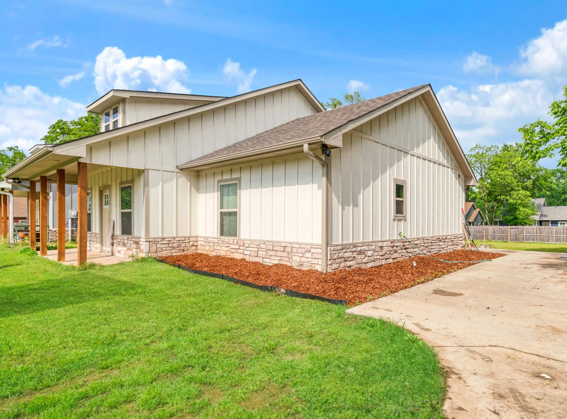 Single Family Residence For Sale in Lamar County , 675 High Street, Blossom, Texas 75416, 3 Bedrooms, 2 Bathrooms, Garage spaces, 1,191 Sqft, built in 2022, Price $217,000, mls#21254084, Real Estate Agent in Blossom, Homes For Sale in Lamar county, Homes For Sale in Blossom, Realtor in Blossom Texas, Real Estate Brokerage Independent Realty Texas, Luminita Cordes Realtor