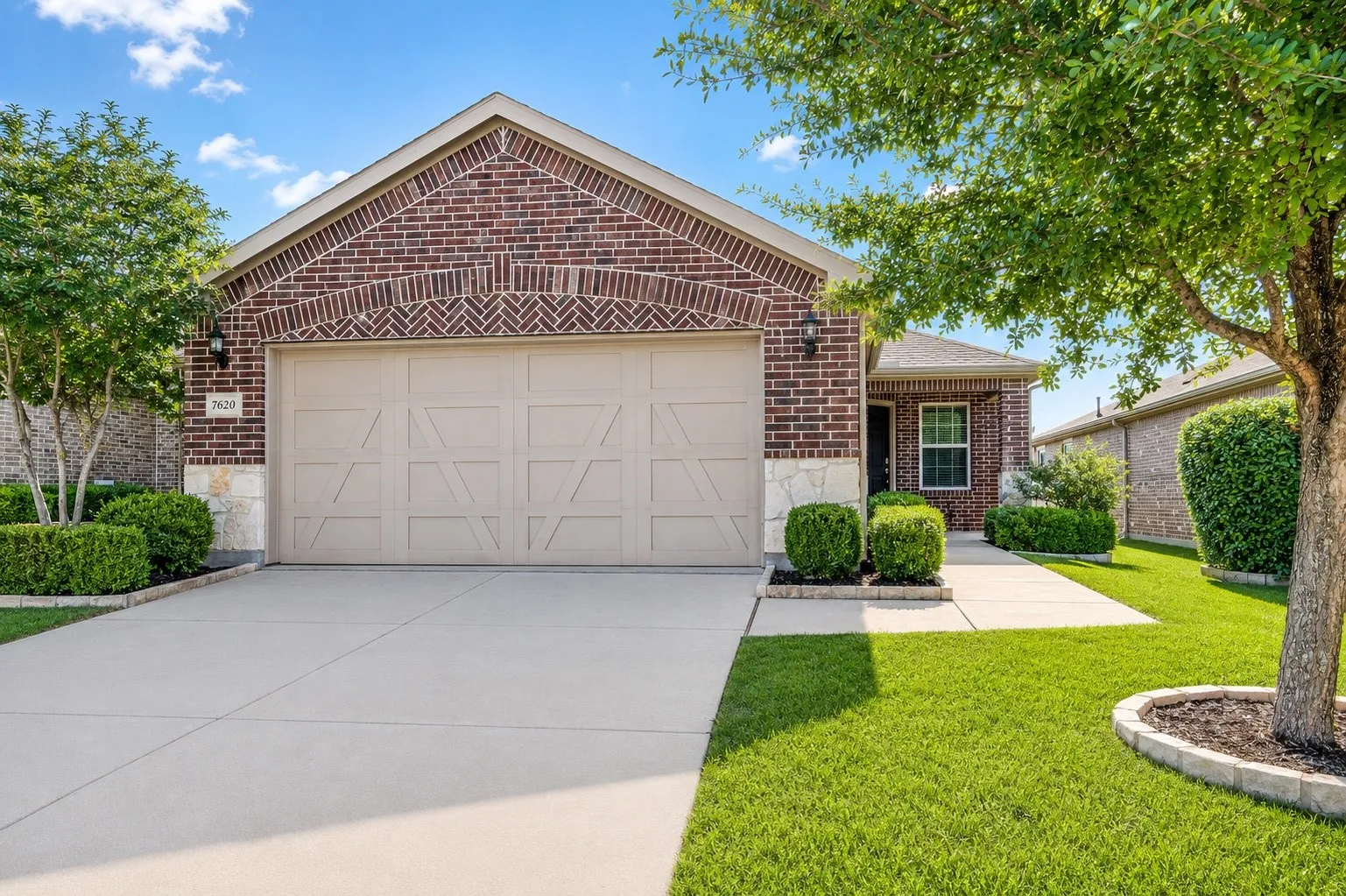 Single Family Residence For Sale in Denton County , 7620 Parade Drive, Little Elm, Texas 76227, 2 Bedroom, 2 Bathroom, 2 Garage spaces, 1,416 Sqft, built in 2019, Preowned, Price $395,000, mls#21252901, Real Estate Agent in Little Elm, Homes For Sale in Denton county, Homes For Sale in Little Elm, Realtor in Little Elm Texas, Real Estate Brokerage Independent Realty Texas, Luminita Cordes Realtor