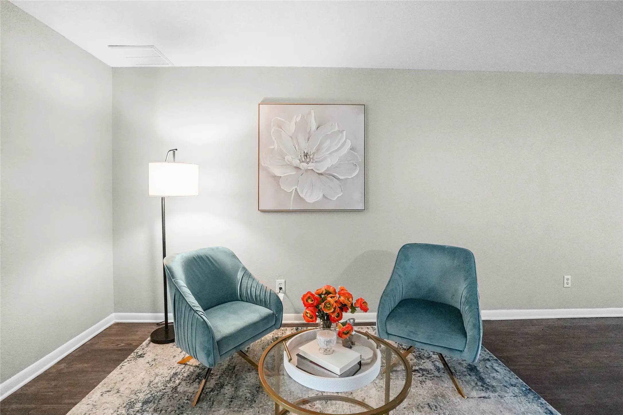 Condominium For Sale in Dallas County , 4502 Gaston Avenue 319, Dallas, Texas 75246, 1 Bedroom, 1 Bathroom, Garage spaces, 567 Sqft, built in 1984, mls#21251141, Real Estate Agent in Dallas, Homes For Sale in Dallas county, Homes For Sale in Dallas, Realtor in Dallas Texas, Real Estate Brokerage Independent Realty Texas, Luminita Cordes Realtor