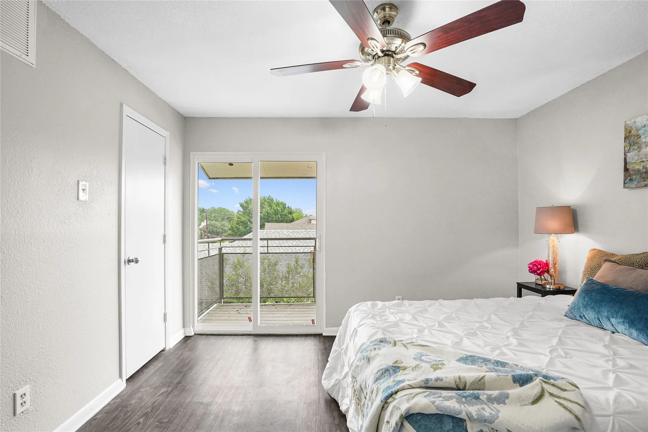 Condominium For Sale in Dallas County , 4502 Gaston Avenue 319, Dallas, Texas 75246, 1 Bedroom, 1 Bathroom, Garage spaces, 567 Sqft, built in 1984, mls#21251141, Real Estate Agent in Dallas, Homes For Sale in Dallas county, Homes For Sale in Dallas, Realtor in Dallas Texas, Real Estate Brokerage Independent Realty Texas, Luminita Cordes Realtor