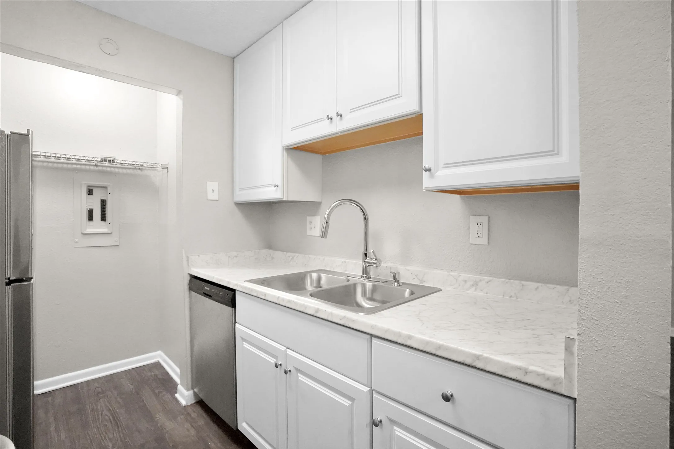 Condominium For Sale in Dallas County , 4502 Gaston Avenue 319, Dallas, Texas 75246, 1 Bedroom, 1 Bathroom, Garage spaces, 567 Sqft, built in 1984, mls#21251141, Real Estate Agent in Dallas, Homes For Sale in Dallas county, Homes For Sale in Dallas, Realtor in Dallas Texas, Real Estate Brokerage Independent Realty Texas, Luminita Cordes Realtor