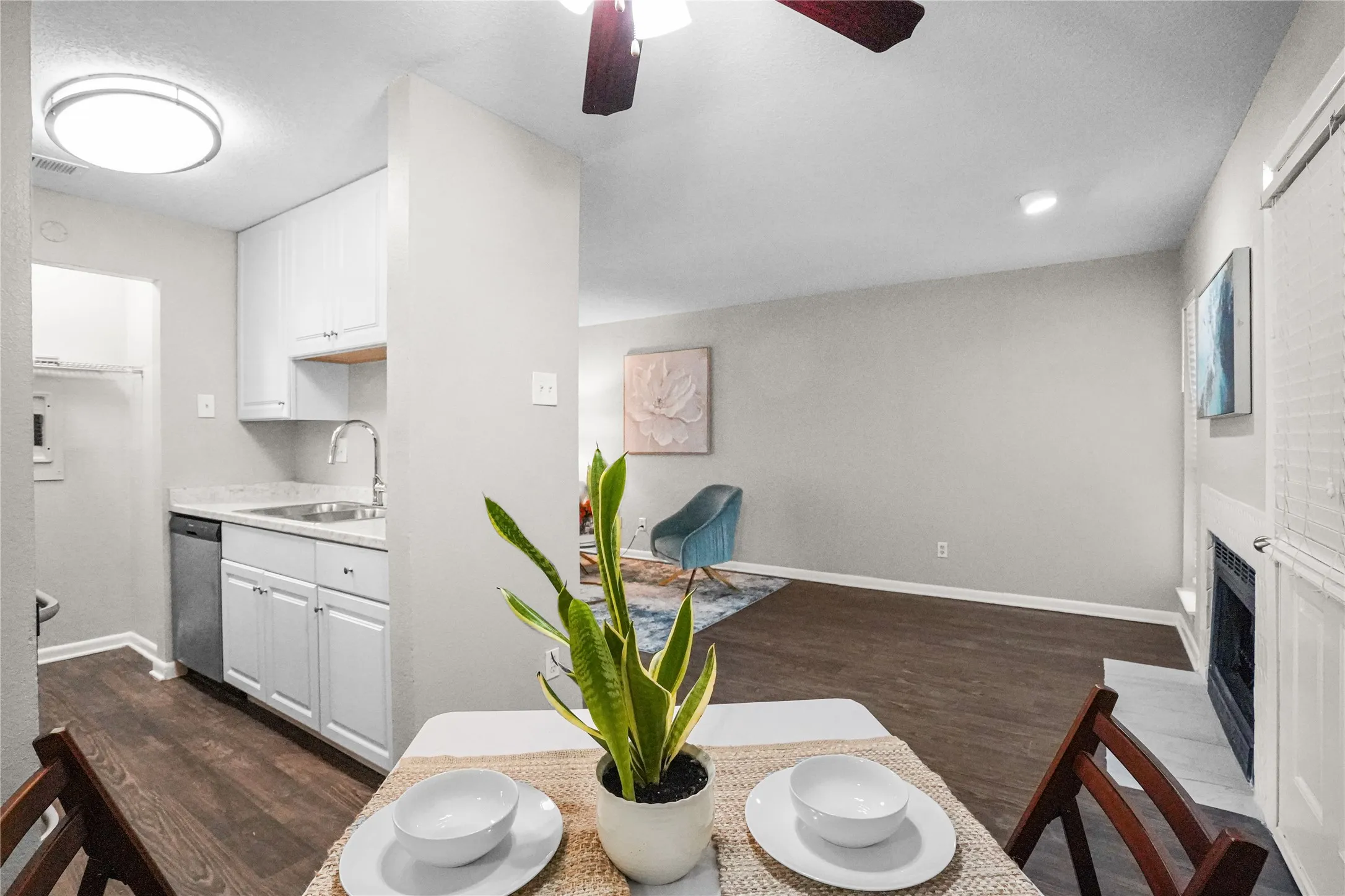 Condominium For Sale in Dallas County , 4502 Gaston Avenue 319, Dallas, Texas 75246, 1 Bedroom, 1 Bathroom, Garage spaces, 567 Sqft, built in 1984, mls#21251141, Real Estate Agent in Dallas, Homes For Sale in Dallas county, Homes For Sale in Dallas, Realtor in Dallas Texas, Real Estate Brokerage Independent Realty Texas, Luminita Cordes Realtor