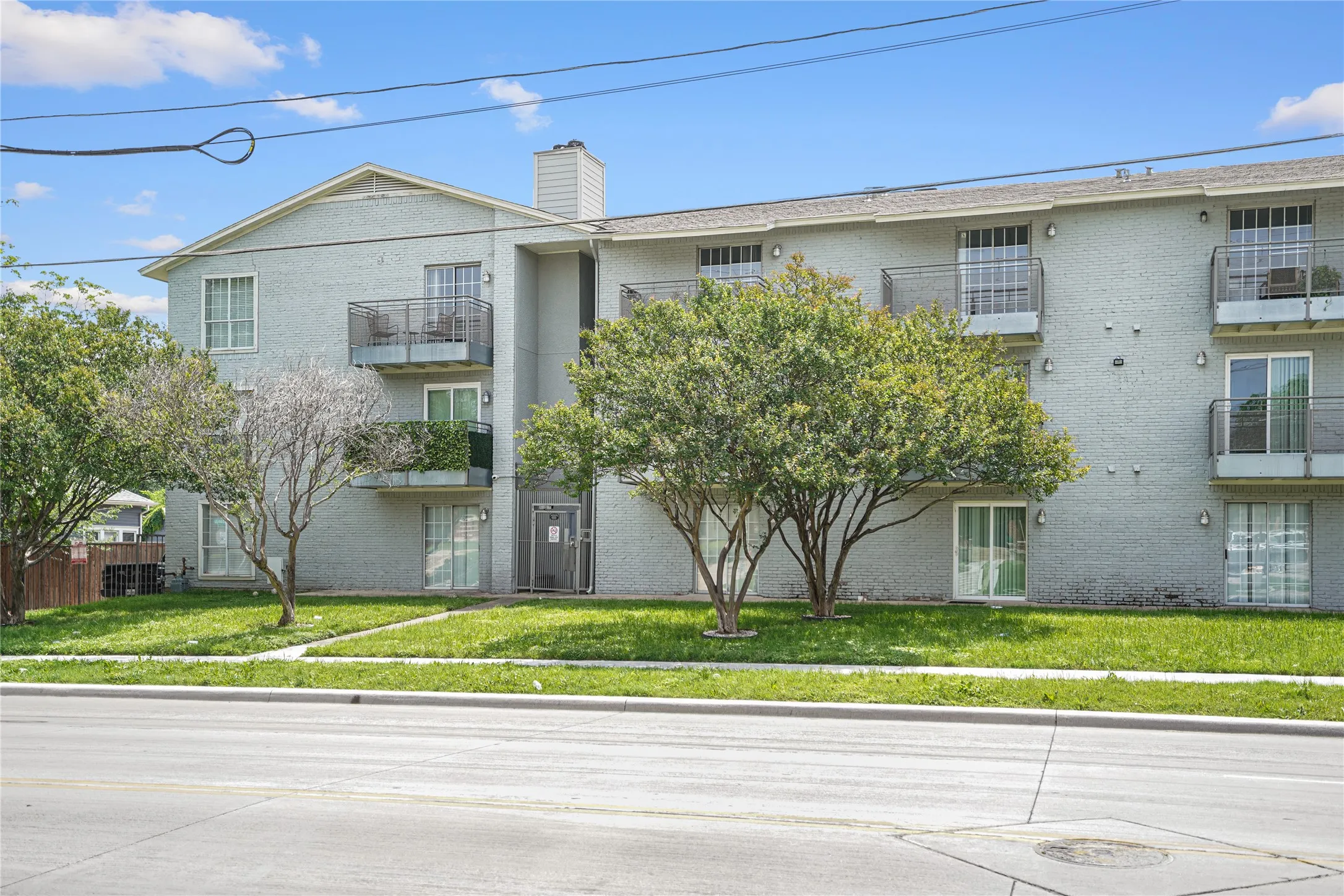 Condominium For Sale in Dallas County , 4502 Gaston Avenue 319, Dallas, Texas 75246, 1 Bedroom, 1 Bathroom, Garage spaces, 567 Sqft, built in 1984, mls#21251141, Real Estate Agent in Dallas, Homes For Sale in Dallas county, Homes For Sale in Dallas, Realtor in Dallas Texas, Real Estate Brokerage Independent Realty Texas, Luminita Cordes Realtor