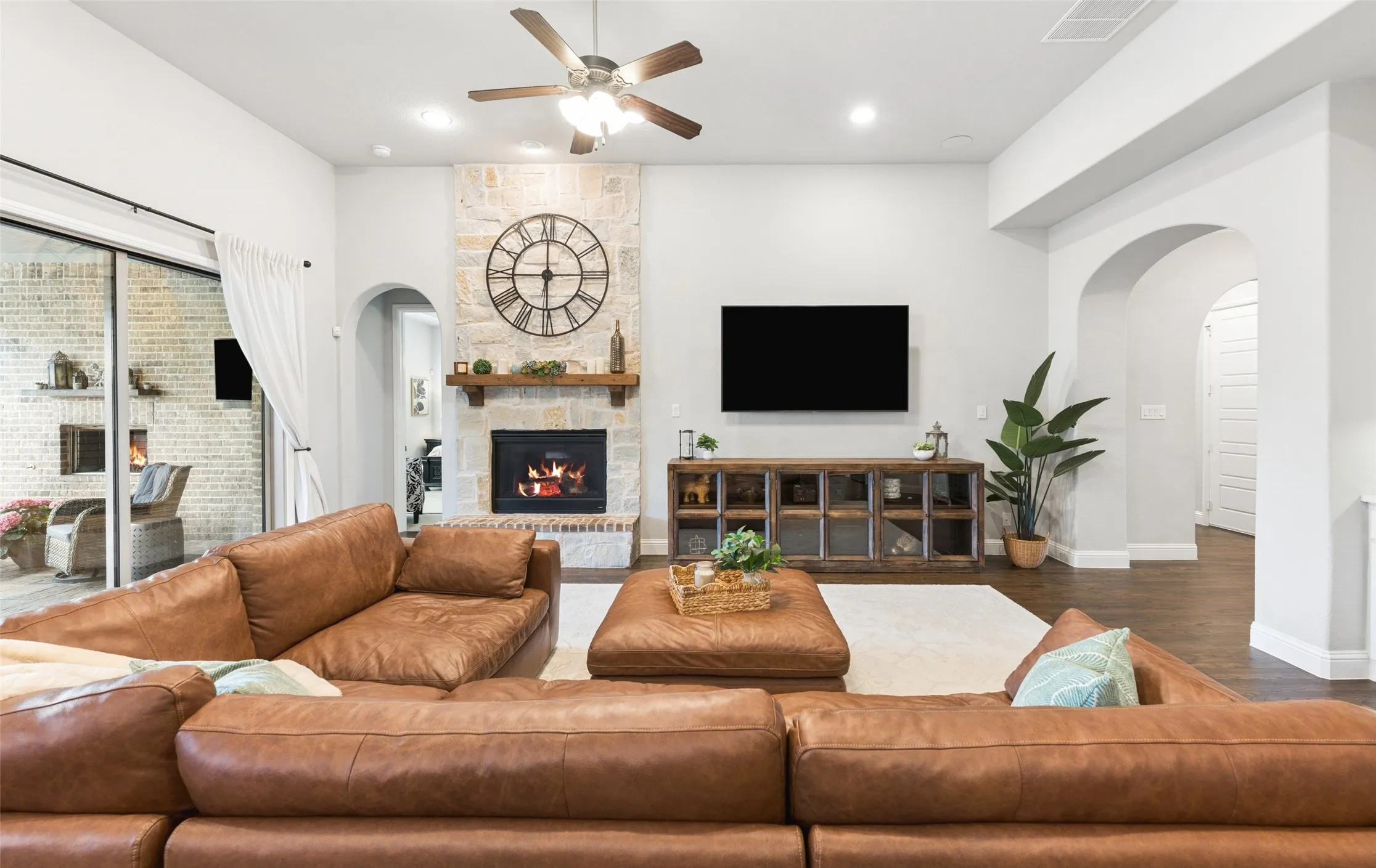 Single Family Residence For Sale in Collin County , 2913 Vaquero Lane, Celina, Texas 75009, 4 Bedrooms, 5 Bathrooms, 3 Garage spaces, 3,221 Sqft, built in 2017, Preowned, Price $919,000, mls#21252846, Real Estate Agent in Celina, Homes For Sale in Collin county, Homes For Sale in Celina, Realtor in Celina Texas, Real Estate Brokerage Independent Realty Texas, Luminita Cordes Realtor