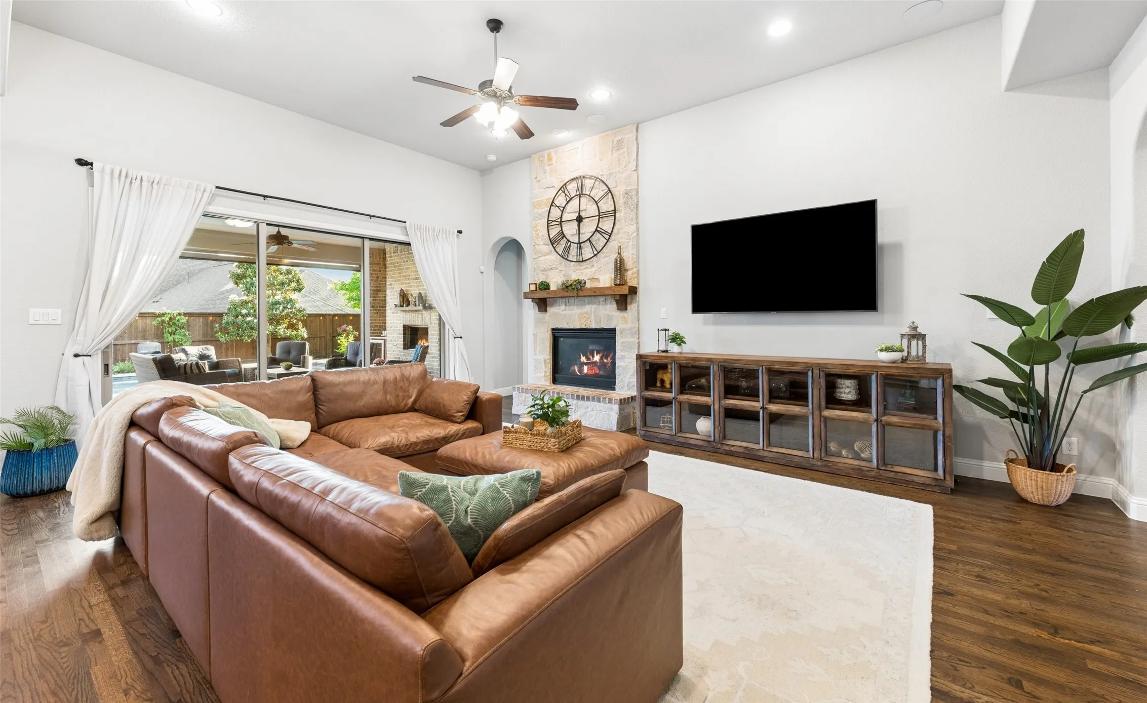Single Family Residence For Sale in Collin County , 2913 Vaquero Lane, Celina, Texas 75009, 4 Bedrooms, 5 Bathrooms, 3 Garage spaces, 3,221 Sqft, built in 2017, Preowned, Price $919,000, mls#21252846, Real Estate Agent in Celina, Homes For Sale in Collin county, Homes For Sale in Celina, Realtor in Celina Texas, Real Estate Brokerage Independent Realty Texas, Luminita Cordes Realtor