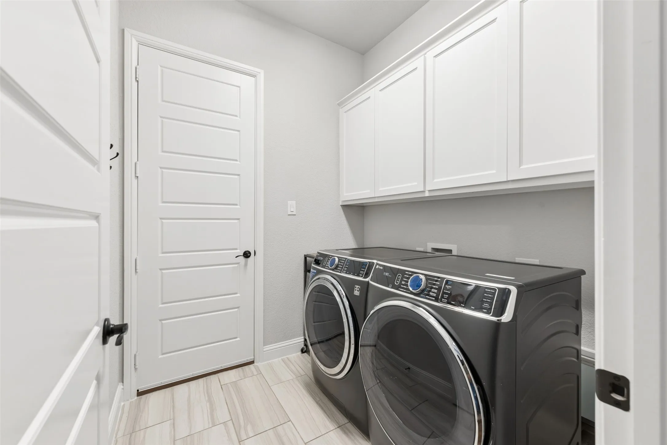 Single Family Residence For Sale in Collin County , 2913 Vaquero Lane, Celina, Texas 75009, 4 Bedrooms, 5 Bathrooms, 3 Garage spaces, 3,221 Sqft, built in 2017, Preowned, Price $919,000, mls#21252846, Real Estate Agent in Celina, Homes For Sale in Collin county, Homes For Sale in Celina, Realtor in Celina Texas, Real Estate Brokerage Independent Realty Texas, Luminita Cordes Realtor