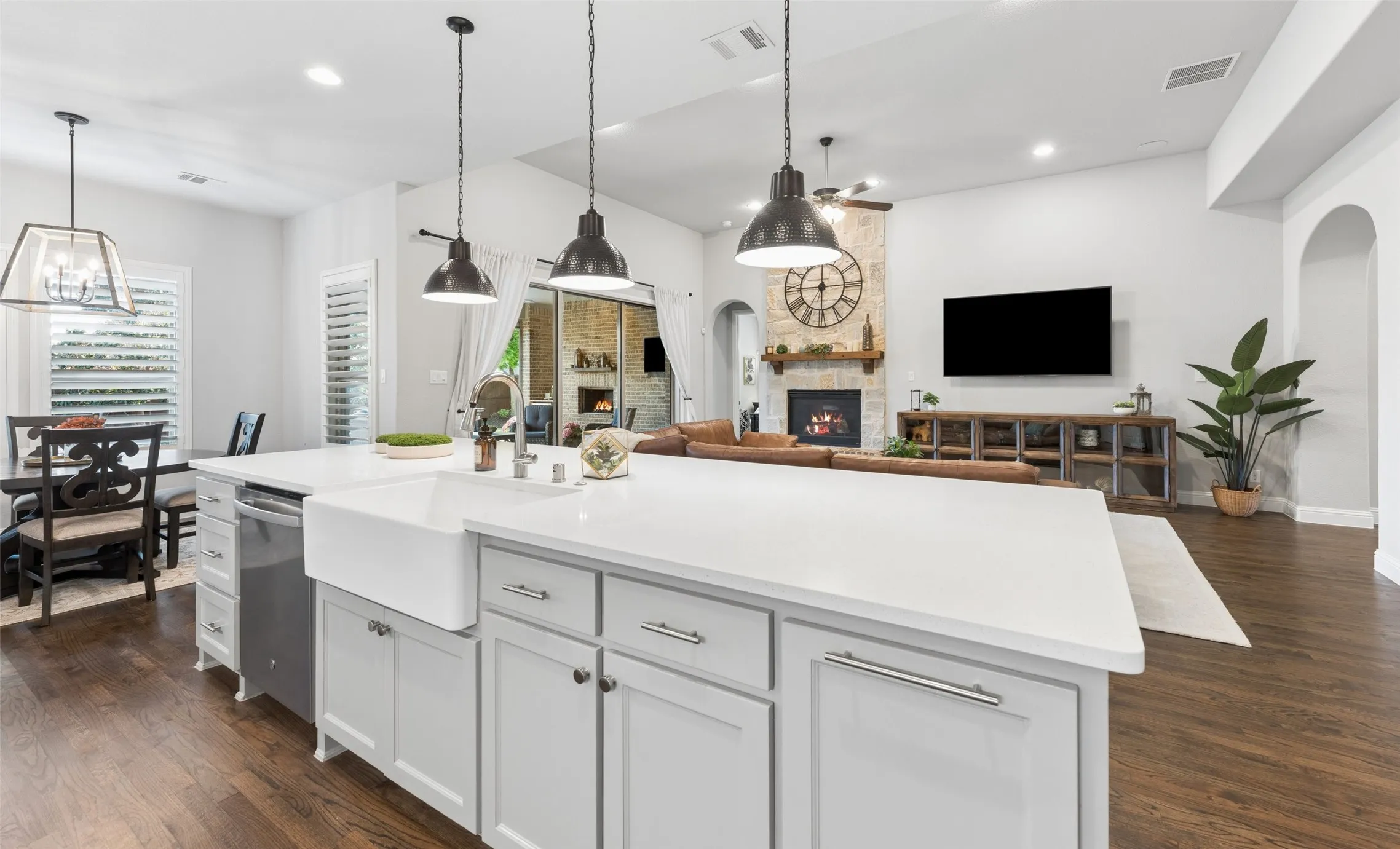 Single Family Residence For Sale in Collin County , 2913 Vaquero Lane, Celina, Texas 75009, 4 Bedrooms, 5 Bathrooms, 3 Garage spaces, 3,221 Sqft, built in 2017, Preowned, Price $919,000, mls#21252846, Real Estate Agent in Celina, Homes For Sale in Collin county, Homes For Sale in Celina, Realtor in Celina Texas, Real Estate Brokerage Independent Realty Texas, Luminita Cordes Realtor