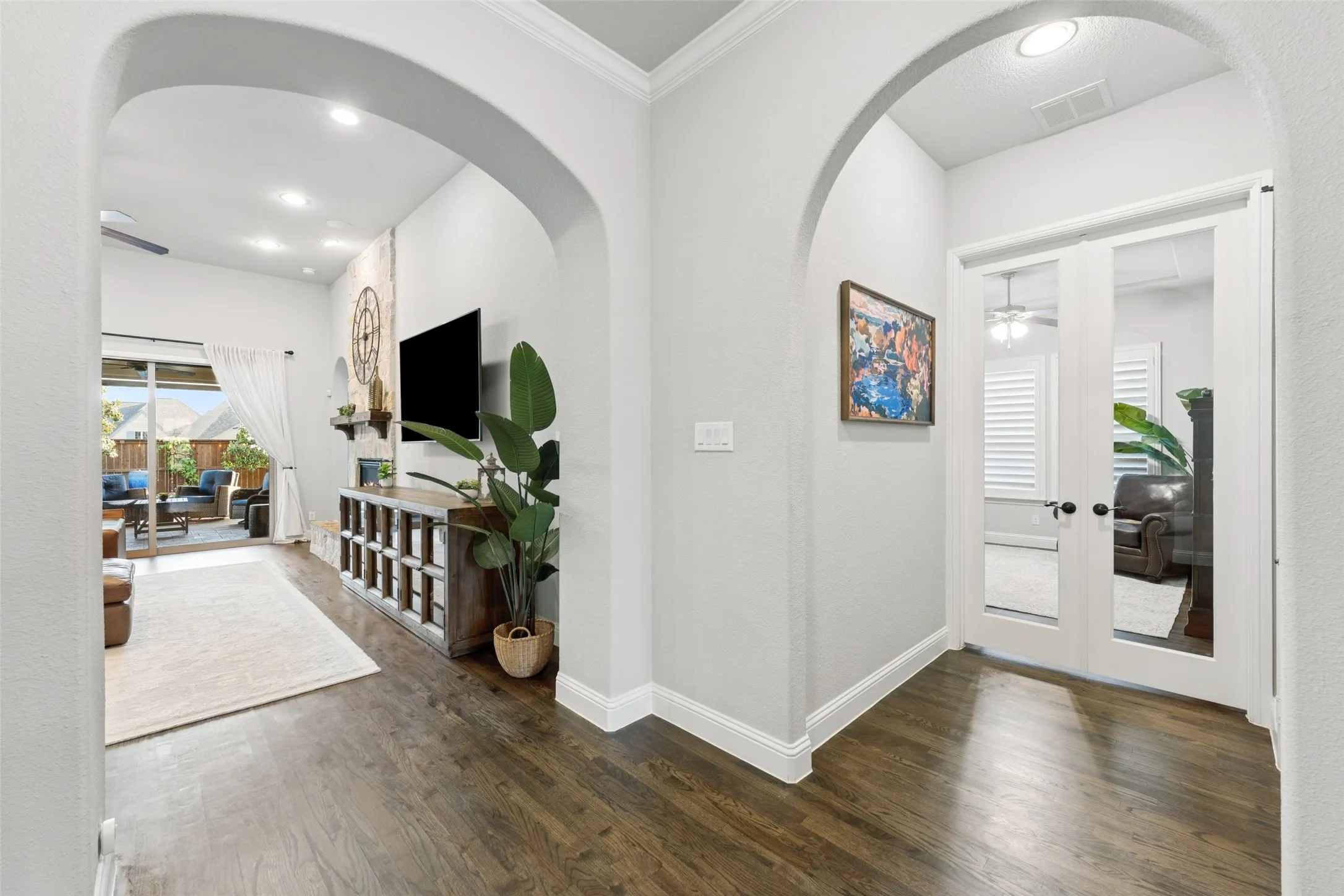 Single Family Residence For Sale in Collin County , 2913 Vaquero Lane, Celina, Texas 75009, 4 Bedrooms, 5 Bathrooms, 3 Garage spaces, 3,221 Sqft, built in 2017, Preowned, Price $919,000, mls#21252846, Real Estate Agent in Celina, Homes For Sale in Collin county, Homes For Sale in Celina, Realtor in Celina Texas, Real Estate Brokerage Independent Realty Texas, Luminita Cordes Realtor