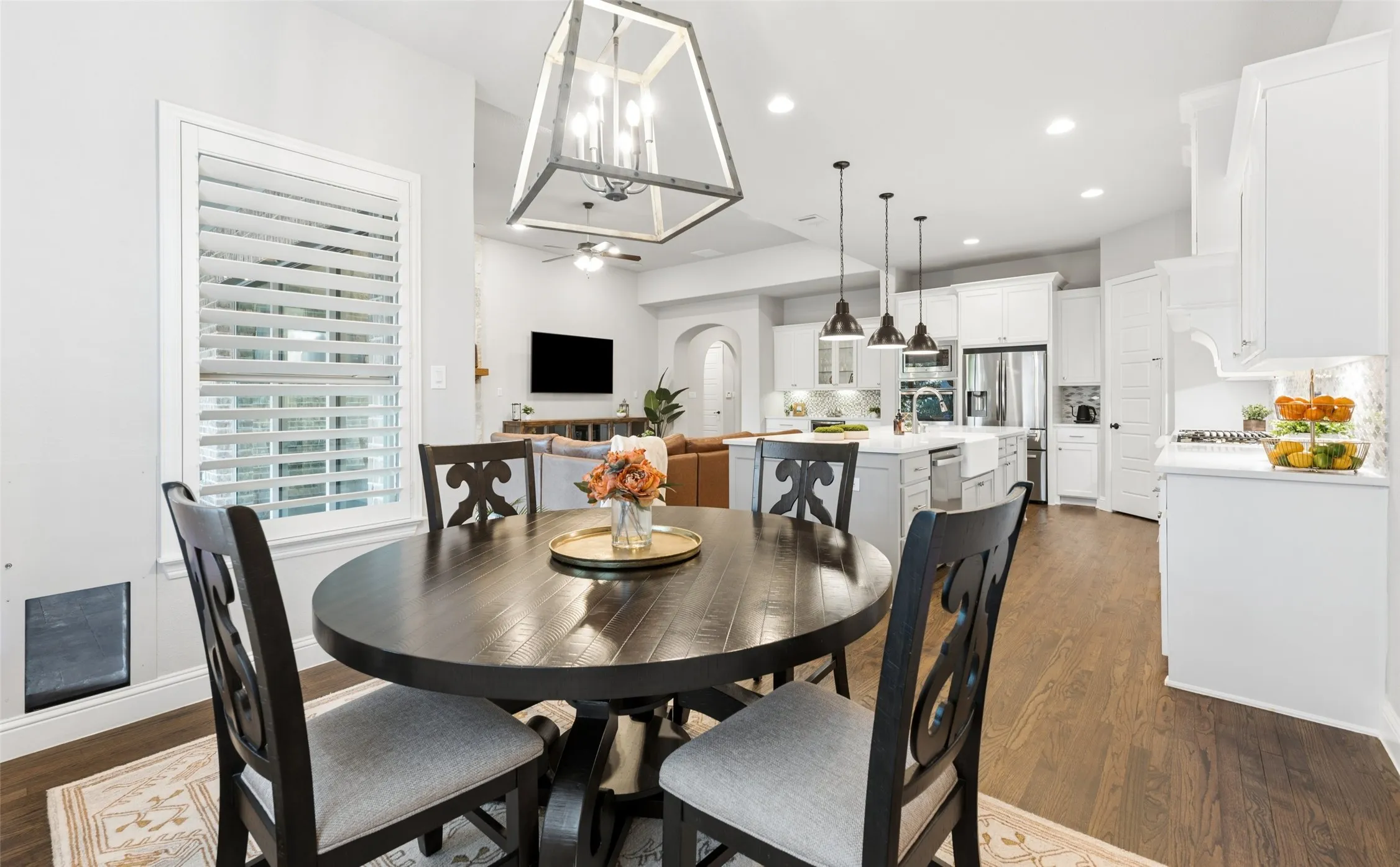Single Family Residence For Sale in Collin County , 2913 Vaquero Lane, Celina, Texas 75009, 4 Bedrooms, 5 Bathrooms, 3 Garage spaces, 3,221 Sqft, built in 2017, Preowned, Price $919,000, mls#21252846, Real Estate Agent in Celina, Homes For Sale in Collin county, Homes For Sale in Celina, Realtor in Celina Texas, Real Estate Brokerage Independent Realty Texas, Luminita Cordes Realtor