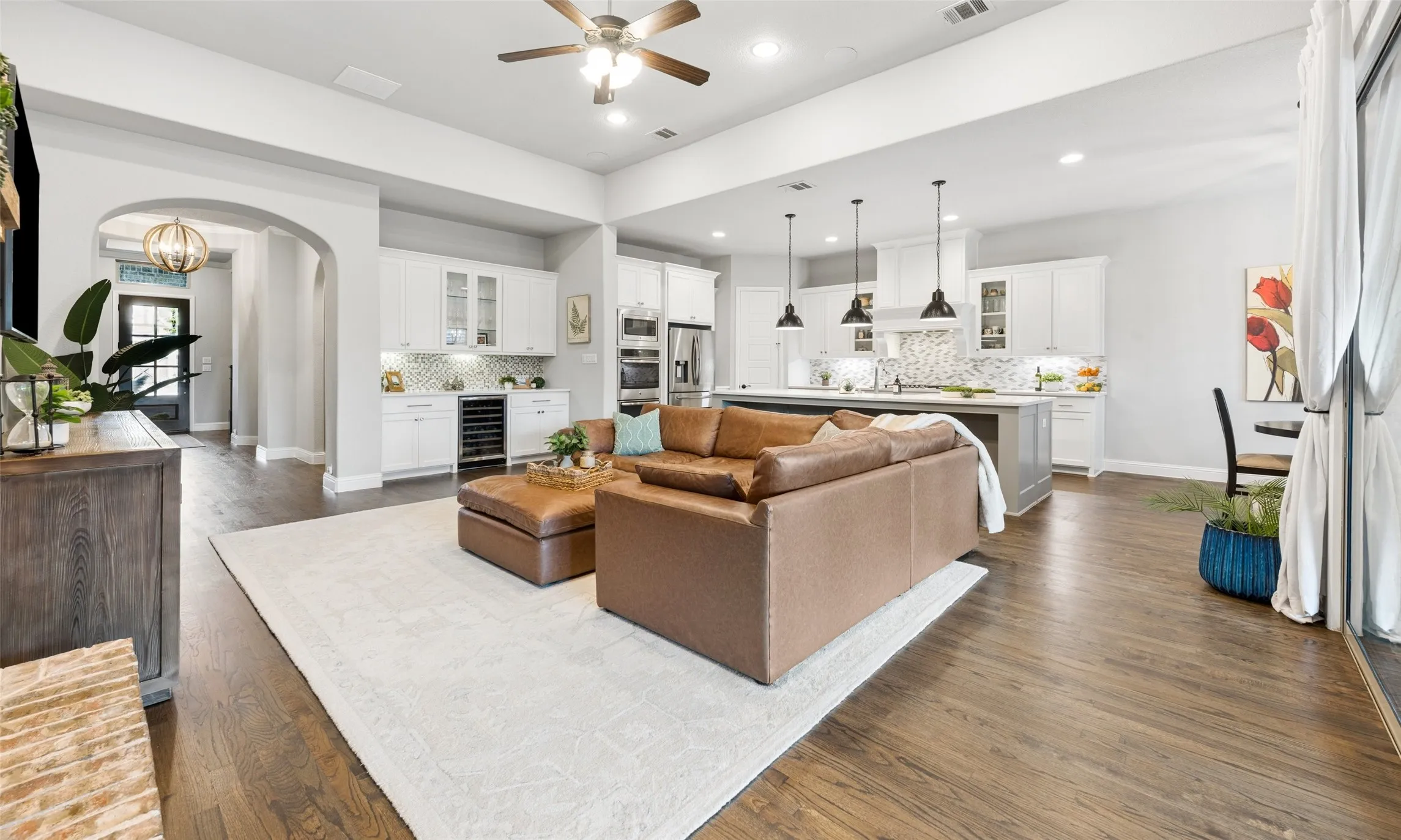 Single Family Residence For Sale in Collin County , 2913 Vaquero Lane, Celina, Texas 75009, 4 Bedrooms, 5 Bathrooms, 3 Garage spaces, 3,221 Sqft, built in 2017, Preowned, Price $919,000, mls#21252846, Real Estate Agent in Celina, Homes For Sale in Collin county, Homes For Sale in Celina, Realtor in Celina Texas, Real Estate Brokerage Independent Realty Texas, Luminita Cordes Realtor