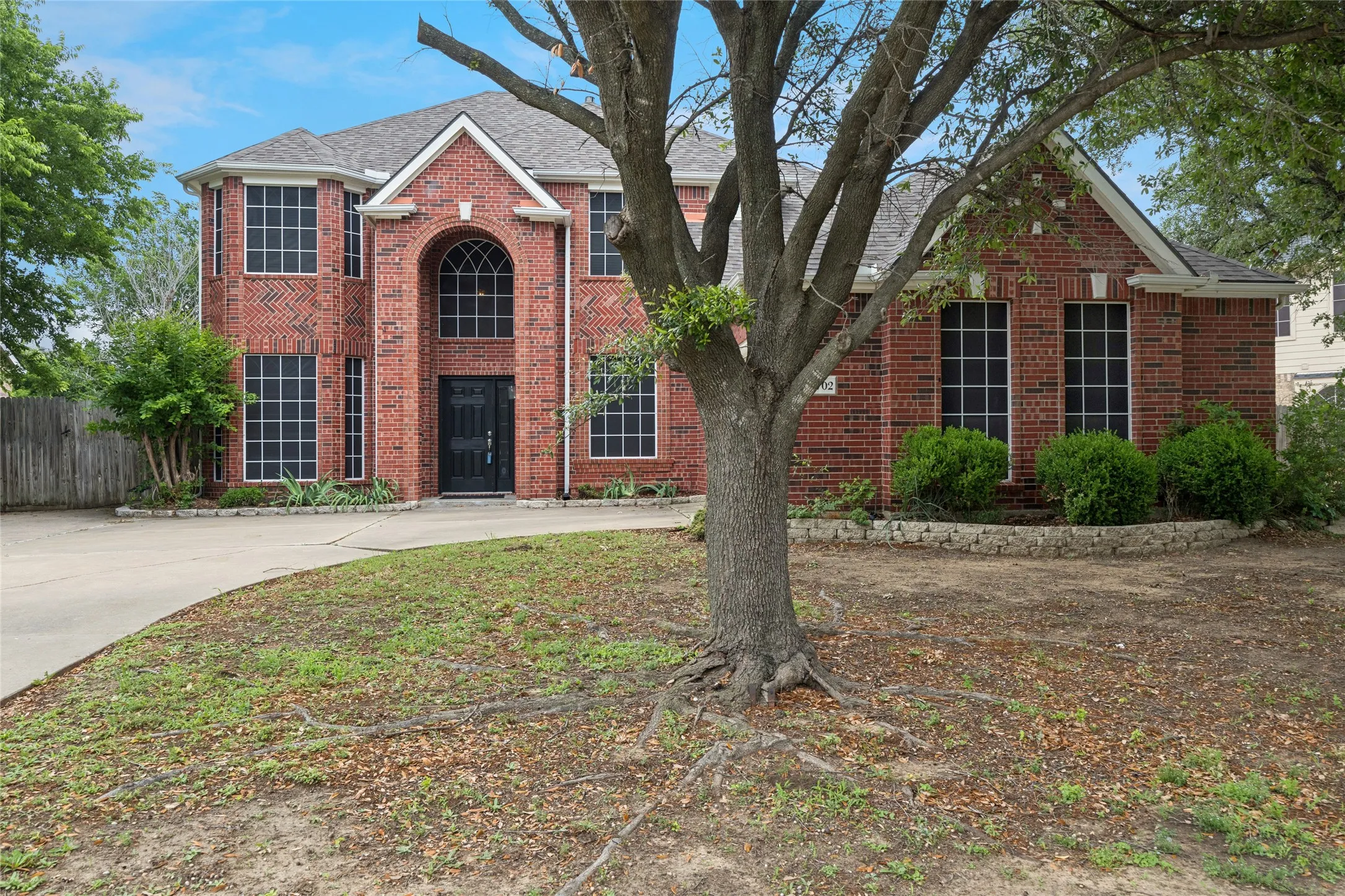 Single Family Residence For Sale in Tarrant County , 2702 Saint Charles Drive, Mansfield, Texas 76063, 4 Bedroom, 4 Bathroom, 2 Garage spaces, 2,829 Sqft, built in 2000, Preowned, mls#21254143, Real Estate Agent in Mansfield, Homes For Sale in Tarrant county, Homes For Sale in Mansfield, Realtor in Mansfield Texas, Real Estate Brokerage Independent Realty Texas, Luminita Cordes Realtor