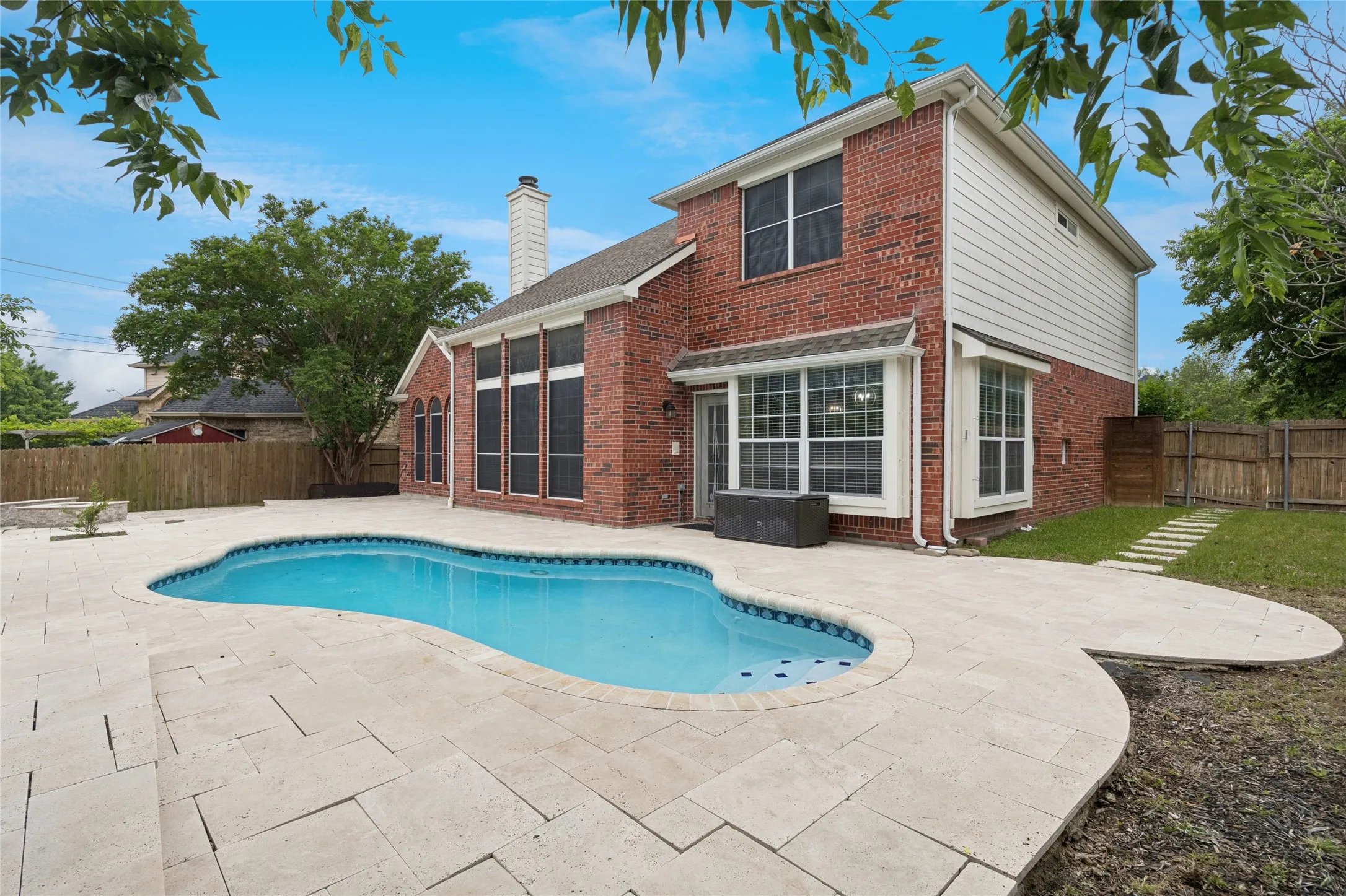 Single Family Residence For Sale in Tarrant County , 2702 Saint Charles Drive, Mansfield, Texas 76063, 4 Bedroom, 4 Bathroom, 2 Garage spaces, 2,829 Sqft, built in 2000, Preowned, mls#21254143, Real Estate Agent in Mansfield, Homes For Sale in Tarrant county, Homes For Sale in Mansfield, Realtor in Mansfield Texas, Real Estate Brokerage Independent Realty Texas, Luminita Cordes Realtor