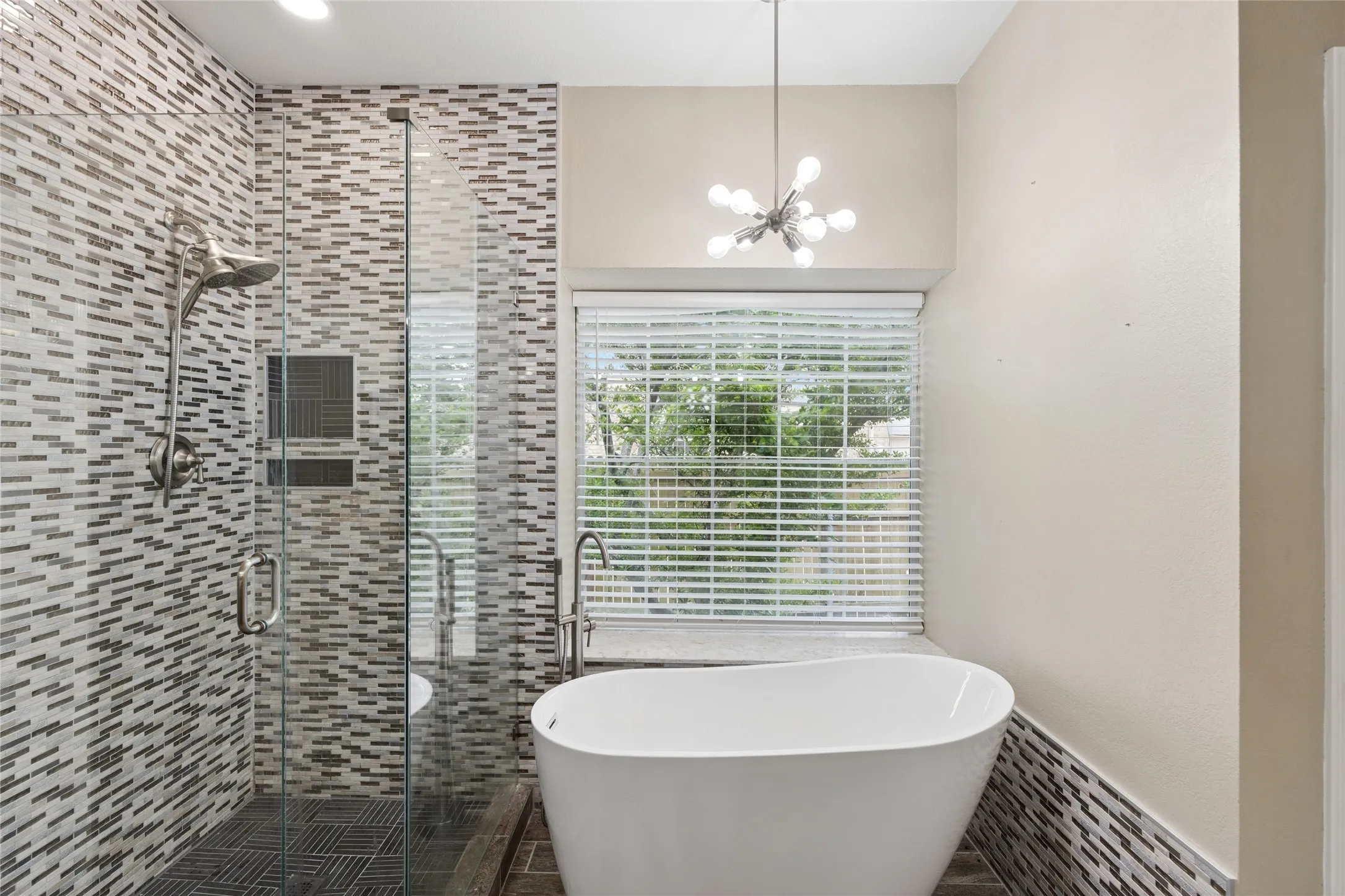 Single Family Residence For Sale in Tarrant County , 2702 Saint Charles Drive, Mansfield, Texas 76063, 4 Bedroom, 4 Bathroom, 2 Garage spaces, 2,829 Sqft, built in 2000, Preowned, mls#21254143, Real Estate Agent in Mansfield, Homes For Sale in Tarrant county, Homes For Sale in Mansfield, Realtor in Mansfield Texas, Real Estate Brokerage Independent Realty Texas, Luminita Cordes Realtor