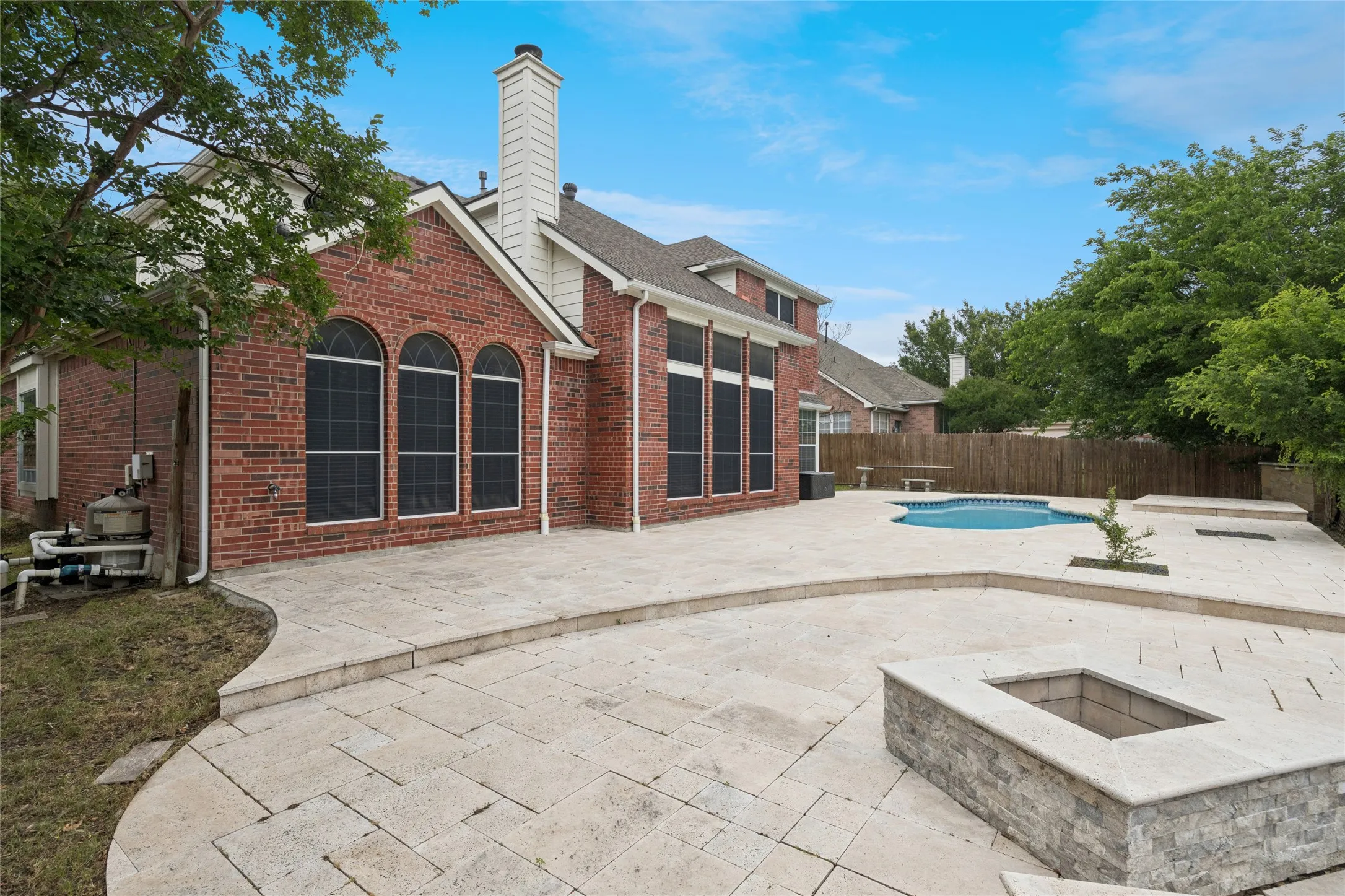 Single Family Residence For Sale in Tarrant County , 2702 Saint Charles Drive, Mansfield, Texas 76063, 4 Bedroom, 4 Bathroom, 2 Garage spaces, 2,829 Sqft, built in 2000, Preowned, mls#21254143, Real Estate Agent in Mansfield, Homes For Sale in Tarrant county, Homes For Sale in Mansfield, Realtor in Mansfield Texas, Real Estate Brokerage Independent Realty Texas, Luminita Cordes Realtor