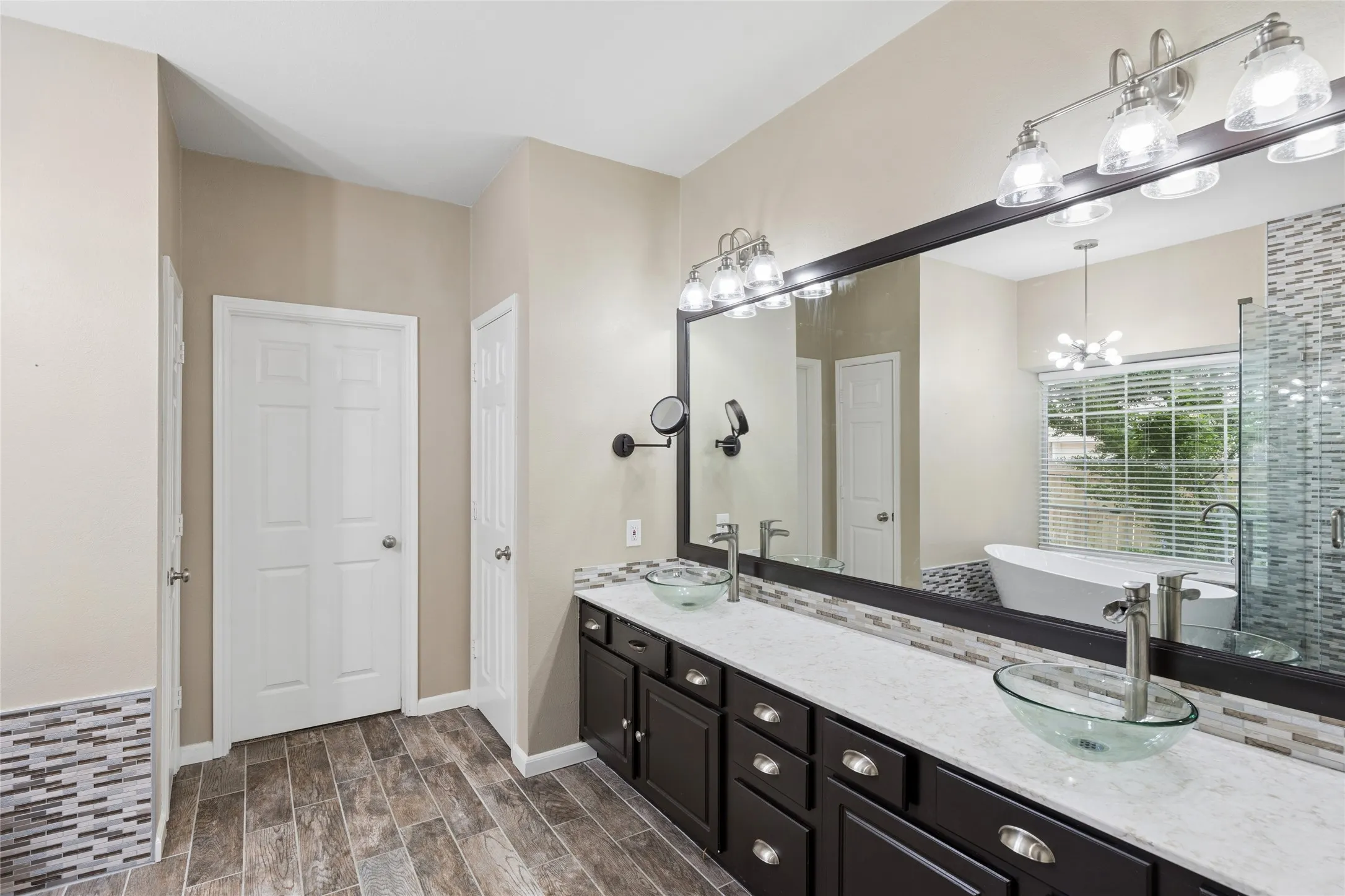 Single Family Residence For Sale in Tarrant County , 2702 Saint Charles Drive, Mansfield, Texas 76063, 4 Bedroom, 4 Bathroom, 2 Garage spaces, 2,829 Sqft, built in 2000, Preowned, mls#21254143, Real Estate Agent in Mansfield, Homes For Sale in Tarrant county, Homes For Sale in Mansfield, Realtor in Mansfield Texas, Real Estate Brokerage Independent Realty Texas, Luminita Cordes Realtor