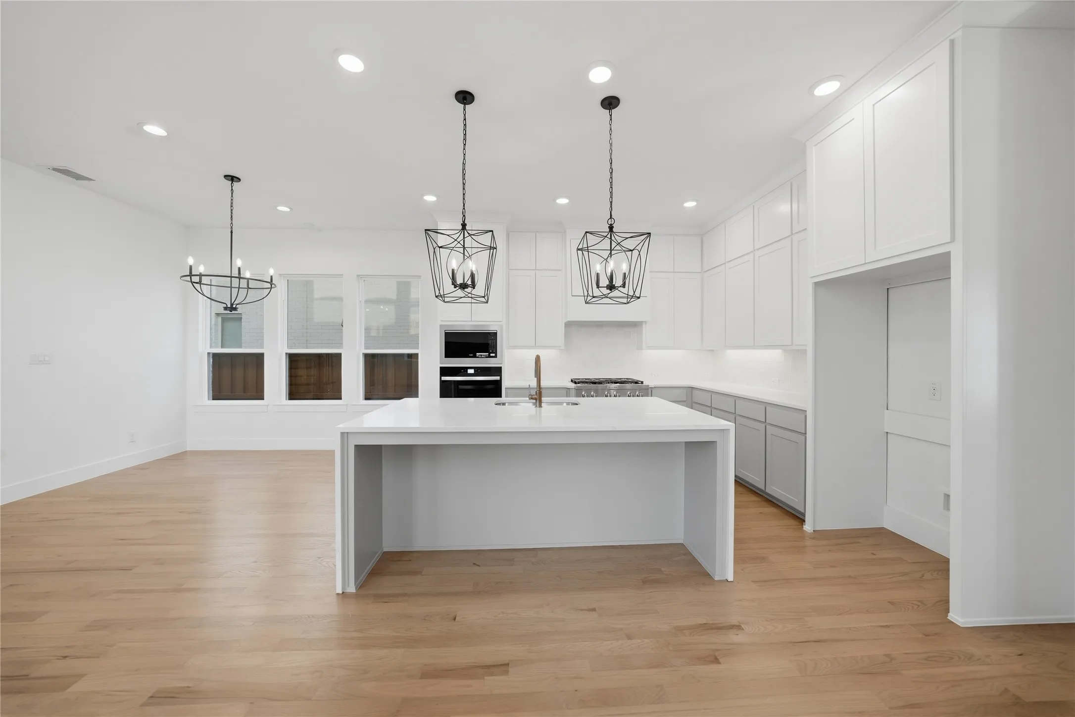 Single Family Residence For Sale in Denton County , 13908 Laferty Street, Frisco, Texas 75033, 4 Bedroom, 3 Bathroom, 2 Garage spaces, 2,997 Sqft, built in 2025, New Construction - Complete, mls#21254181, Real Estate Agent in Frisco, Homes For Sale in Denton county, Homes For Sale in Frisco, Realtor in Frisco Texas, Real Estate Brokerage Independent Realty Texas, Luminita Cordes Realtor