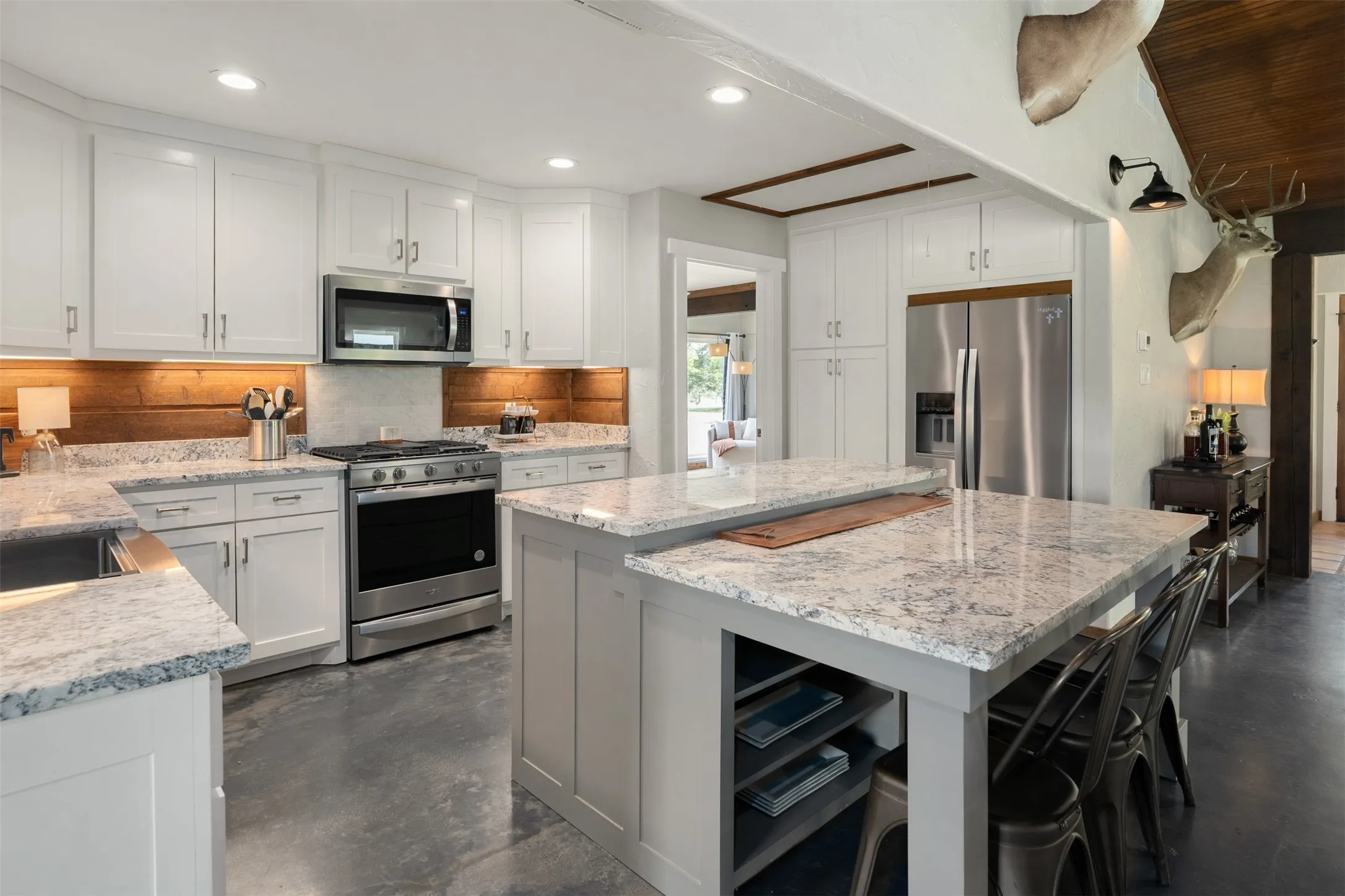 Farm For Sale in Van Zandt County , 350 FM 1256, Eustace, Texas 75124, 2 Bedroom, 2 Bathroom, Garage spaces, 1,680 Sqft, built in 1987, Preowned, mls#21253592, Real Estate Agent in Eustace, Homes For Sale in Van Zandt county, Homes For Sale in Eustace, Realtor in Eustace Texas, Real Estate Brokerage Independent Realty Texas, Luminita Cordes Realtor