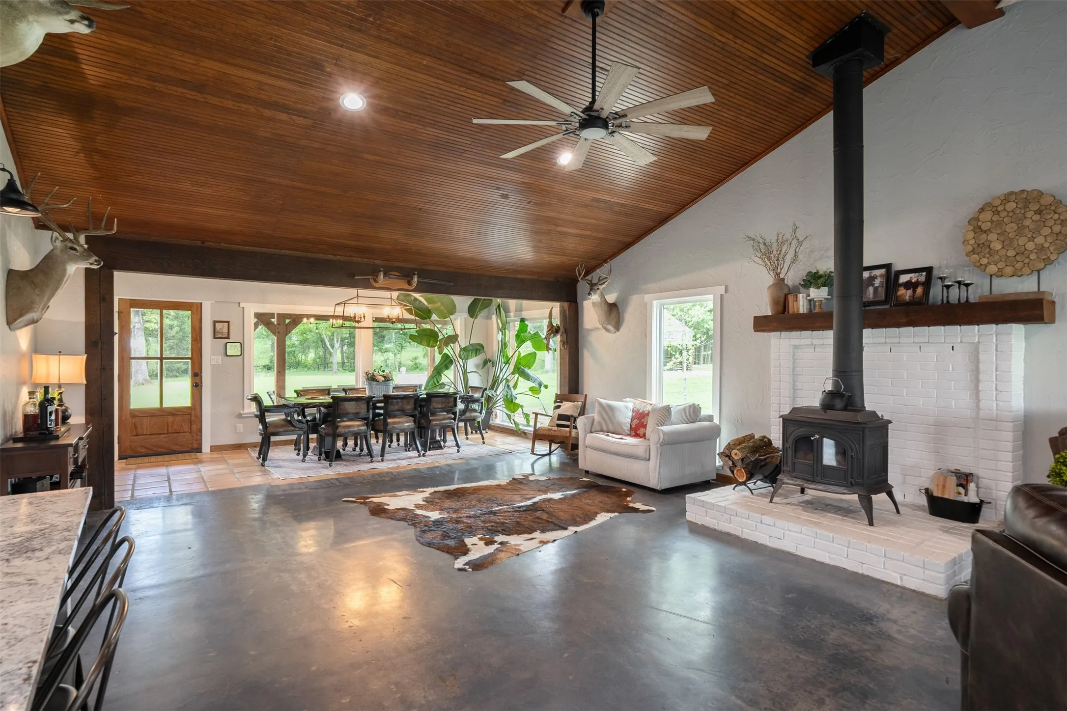 Farm For Sale in Van Zandt County , 350 FM 1256, Eustace, Texas 75124, 2 Bedroom, 2 Bathroom, Garage spaces, 1,680 Sqft, built in 1987, Preowned, mls#21253592, Real Estate Agent in Eustace, Homes For Sale in Van Zandt county, Homes For Sale in Eustace, Realtor in Eustace Texas, Real Estate Brokerage Independent Realty Texas, Luminita Cordes Realtor