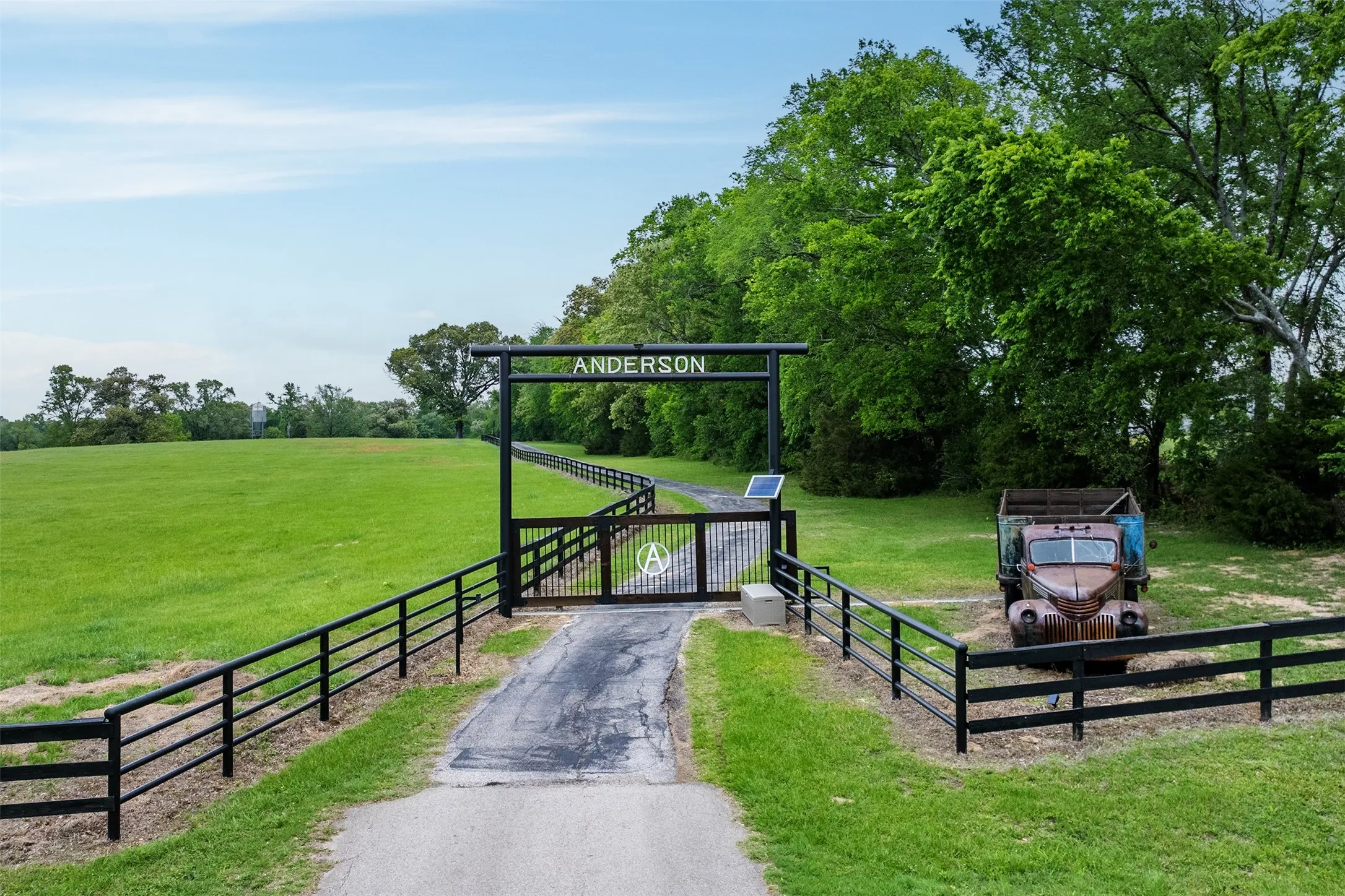 Farm For Sale in Van Zandt County , 350 FM 1256, Eustace, Texas 75124, 2 Bedroom, 2 Bathroom, Garage spaces, 1,680 Sqft, built in 1987, Preowned, mls#21253592, Real Estate Agent in Eustace, Homes For Sale in Van Zandt county, Homes For Sale in Eustace, Realtor in Eustace Texas, Real Estate Brokerage Independent Realty Texas, Luminita Cordes Realtor