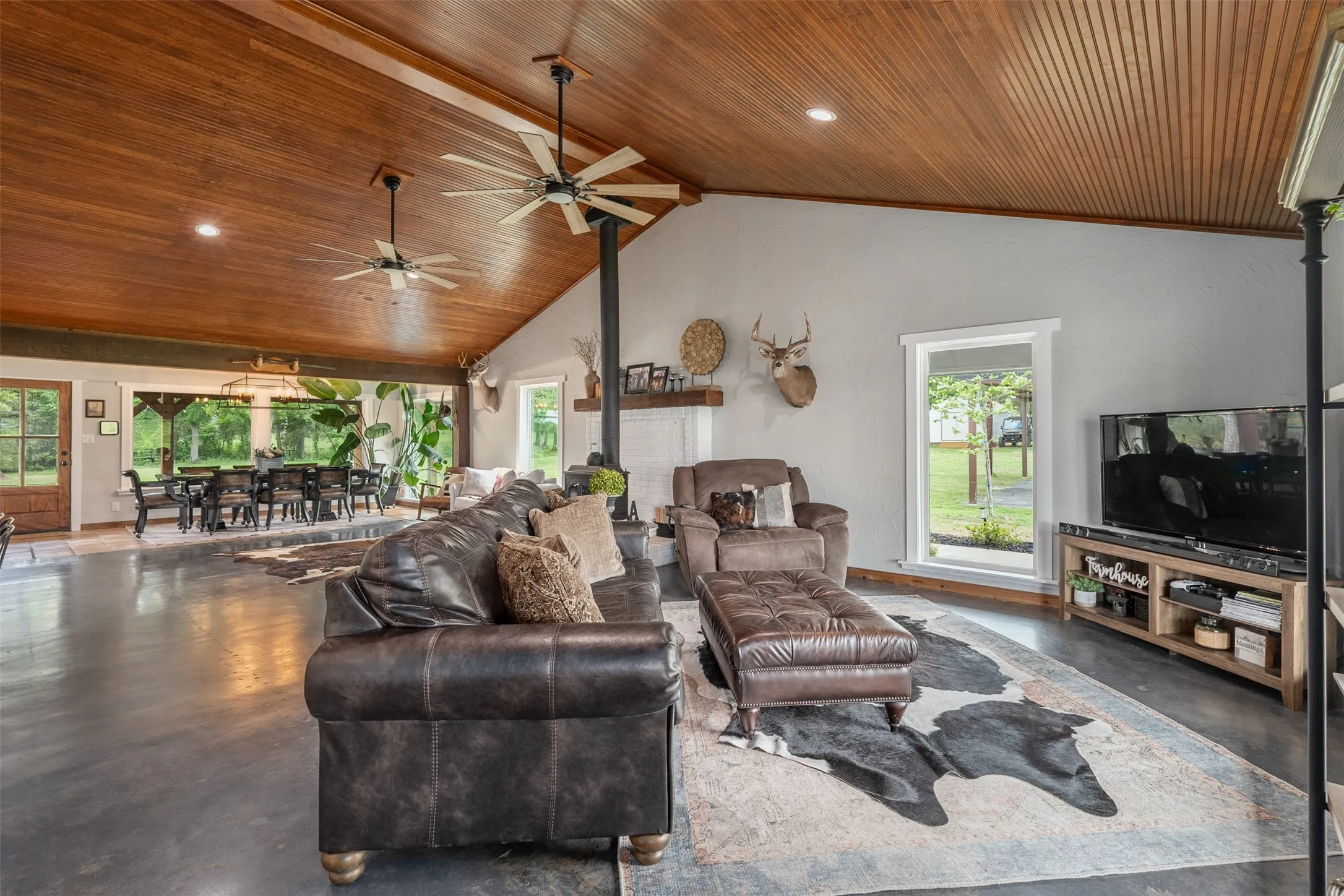 Farm For Sale in Van Zandt County , 350 FM 1256, Eustace, Texas 75124, 2 Bedroom, 2 Bathroom, Garage spaces, 1,680 Sqft, built in 1987, Preowned, mls#21253592, Real Estate Agent in Eustace, Homes For Sale in Van Zandt county, Homes For Sale in Eustace, Realtor in Eustace Texas, Real Estate Brokerage Independent Realty Texas, Luminita Cordes Realtor