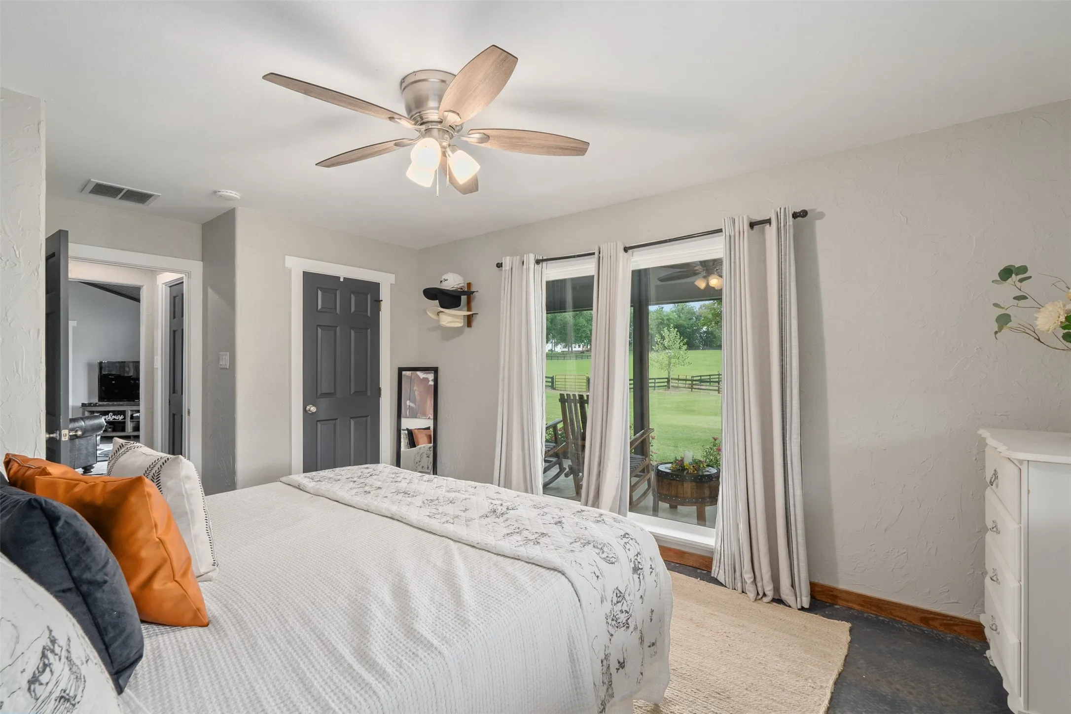 Farm For Sale in Van Zandt County , 350 FM 1256, Eustace, Texas 75124, 2 Bedroom, 2 Bathroom, Garage spaces, 1,680 Sqft, built in 1987, Preowned, mls#21253592, Real Estate Agent in Eustace, Homes For Sale in Van Zandt county, Homes For Sale in Eustace, Realtor in Eustace Texas, Real Estate Brokerage Independent Realty Texas, Luminita Cordes Realtor
