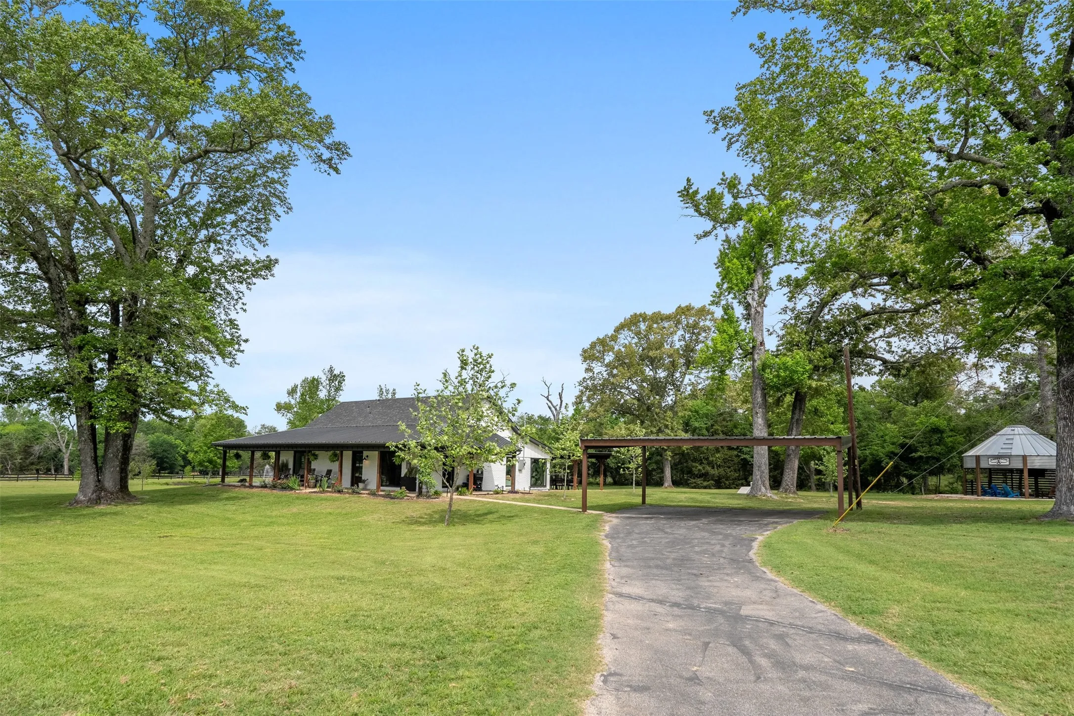 Farm For Sale in Van Zandt County , 350 FM 1256, Eustace, Texas 75124, 2 Bedroom, 2 Bathroom, Garage spaces, 1,680 Sqft, built in 1987, Preowned, mls#21253592, Real Estate Agent in Eustace, Homes For Sale in Van Zandt county, Homes For Sale in Eustace, Realtor in Eustace Texas, Real Estate Brokerage Independent Realty Texas, Luminita Cordes Realtor
