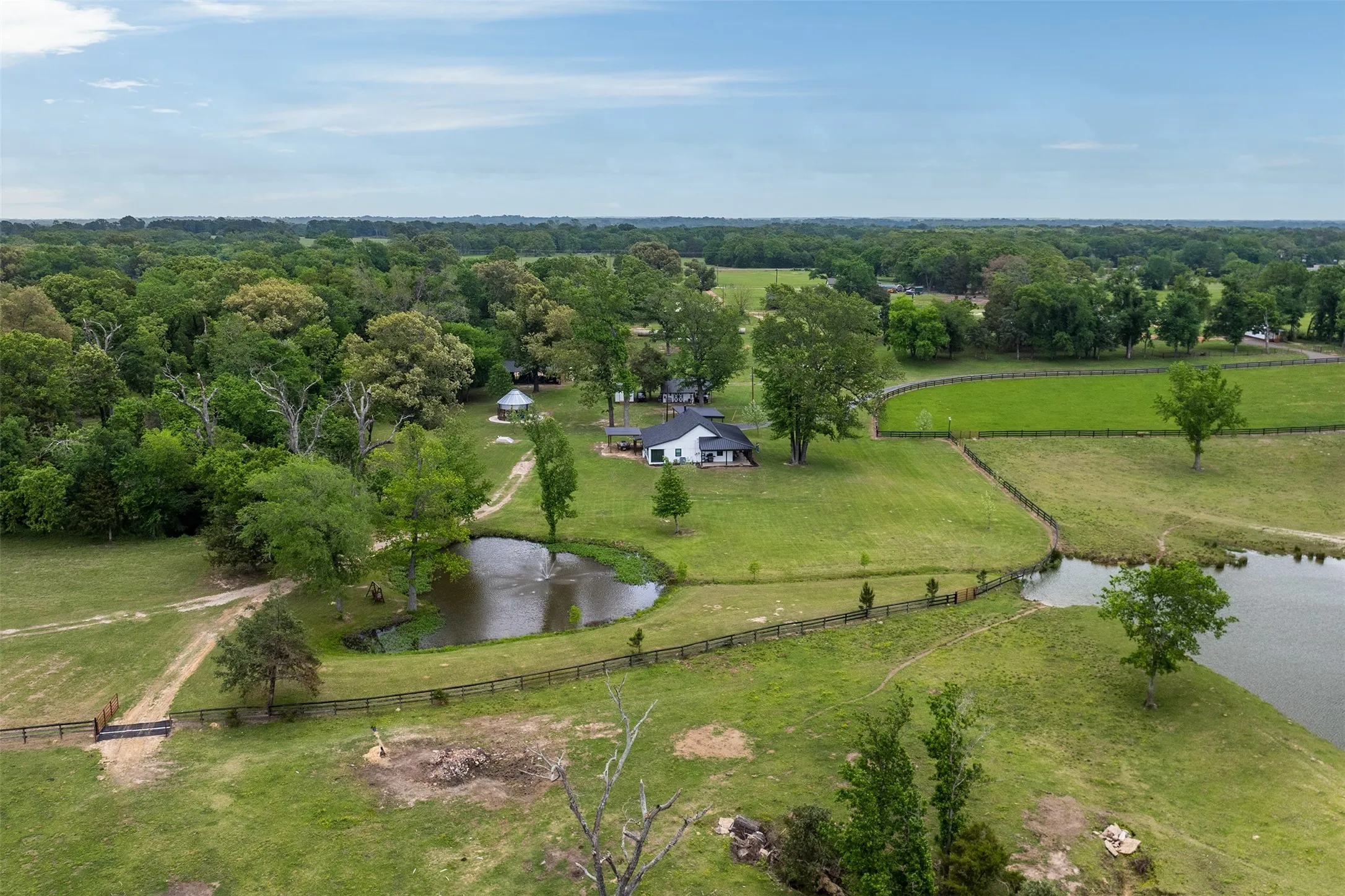 Farm For Sale in Van Zandt County , 350 FM 1256, Eustace, Texas 75124, 2 Bedroom, 2 Bathroom, Garage spaces, 1,680 Sqft, built in 1987, Preowned, mls#21253592, Real Estate Agent in Eustace, Homes For Sale in Van Zandt county, Homes For Sale in Eustace, Realtor in Eustace Texas, Real Estate Brokerage Independent Realty Texas, Luminita Cordes Realtor